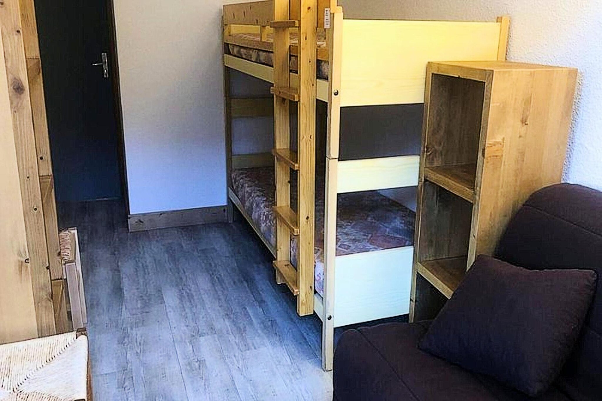 2 Rooms for 5 People