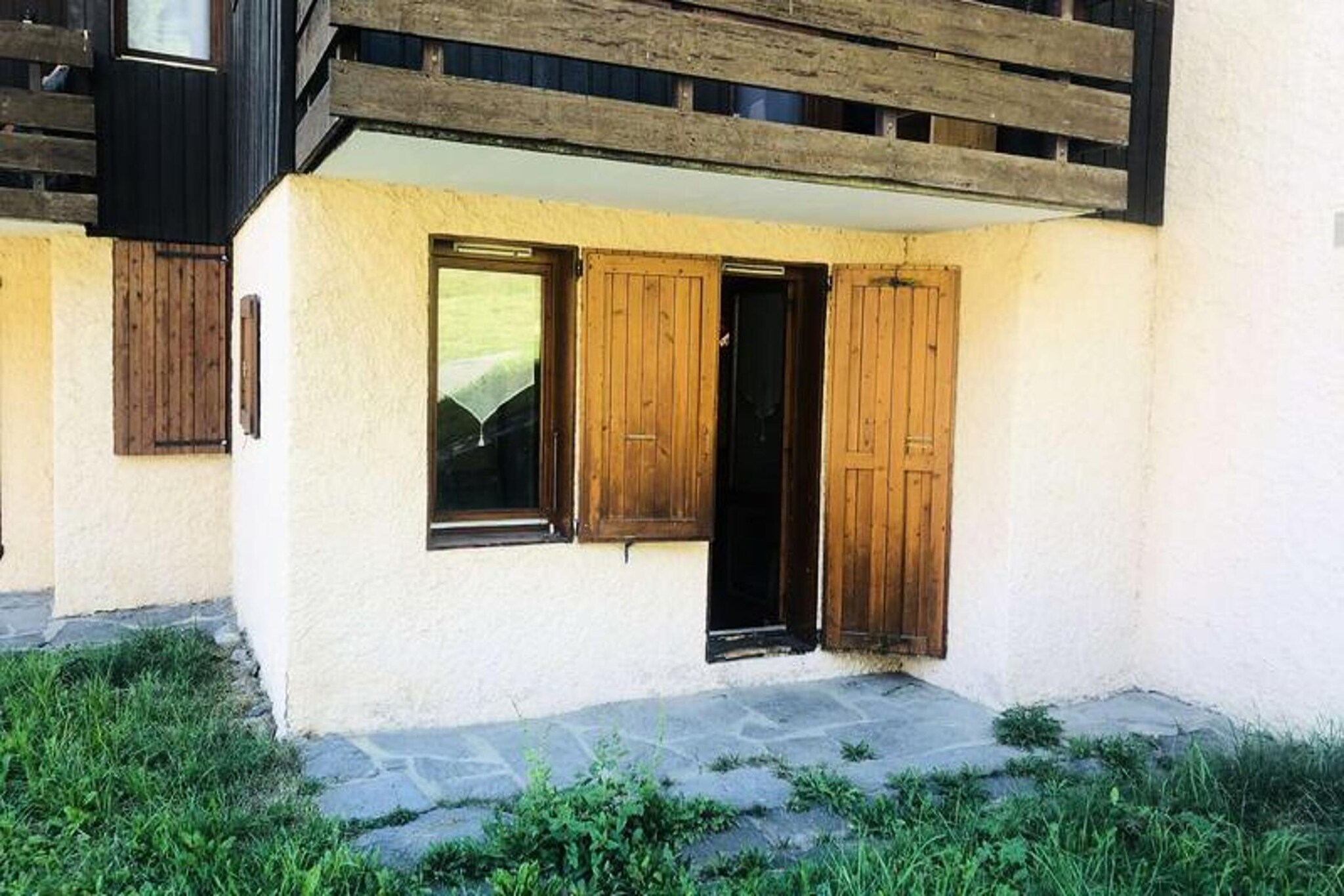2 Rooms for 5 People