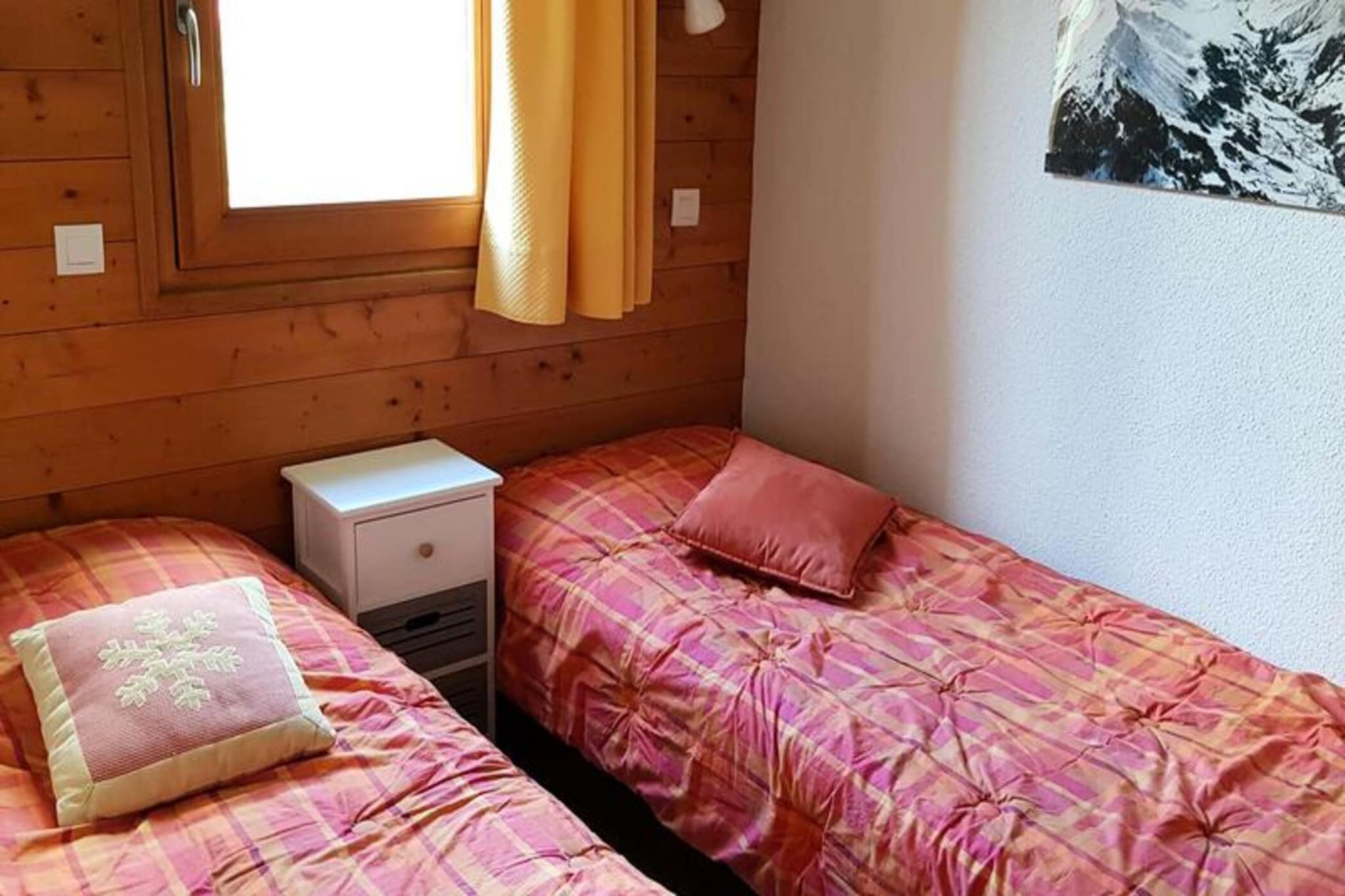2 Rooms for 5 People