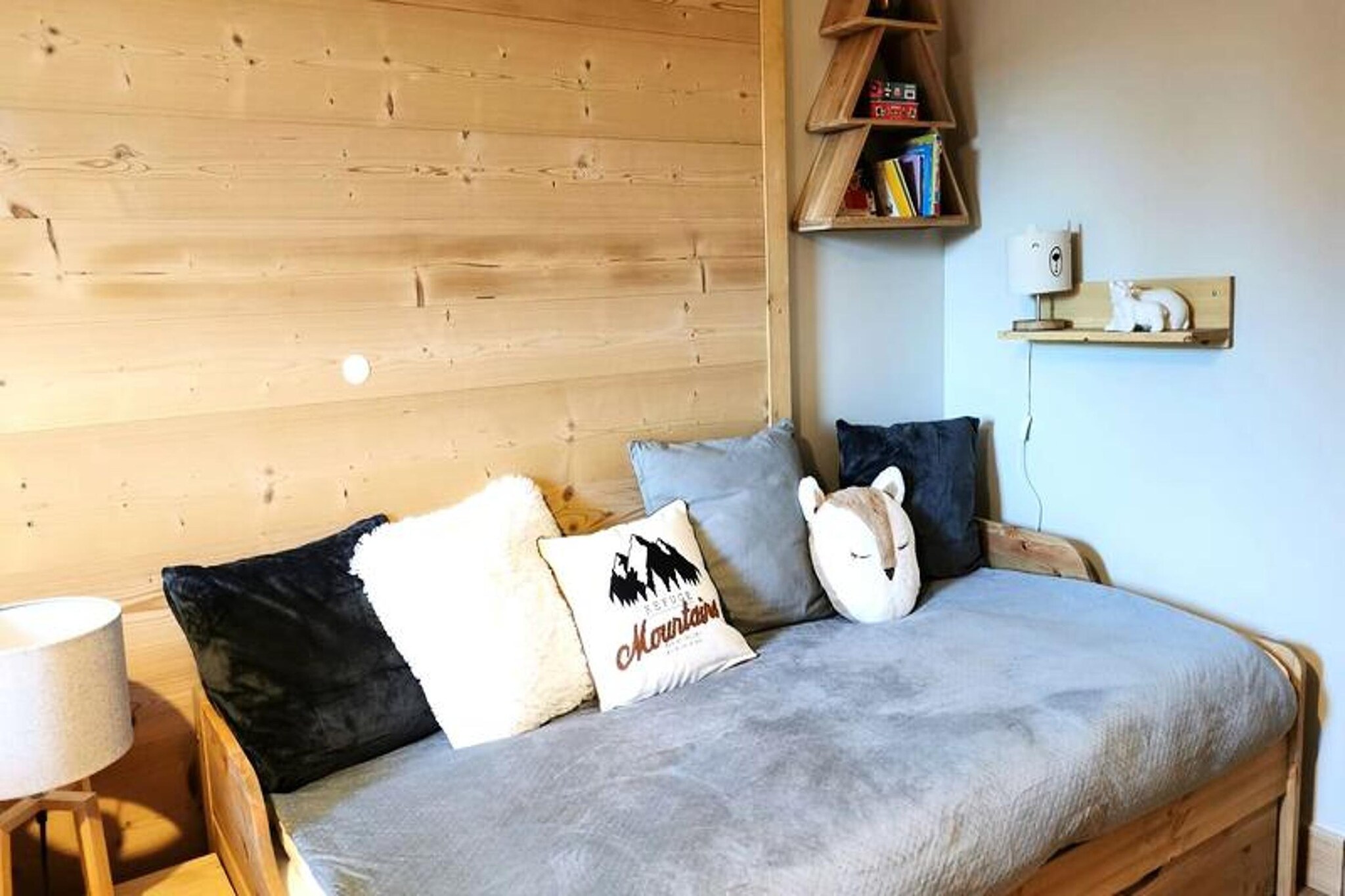 3 Rooms for 7 People