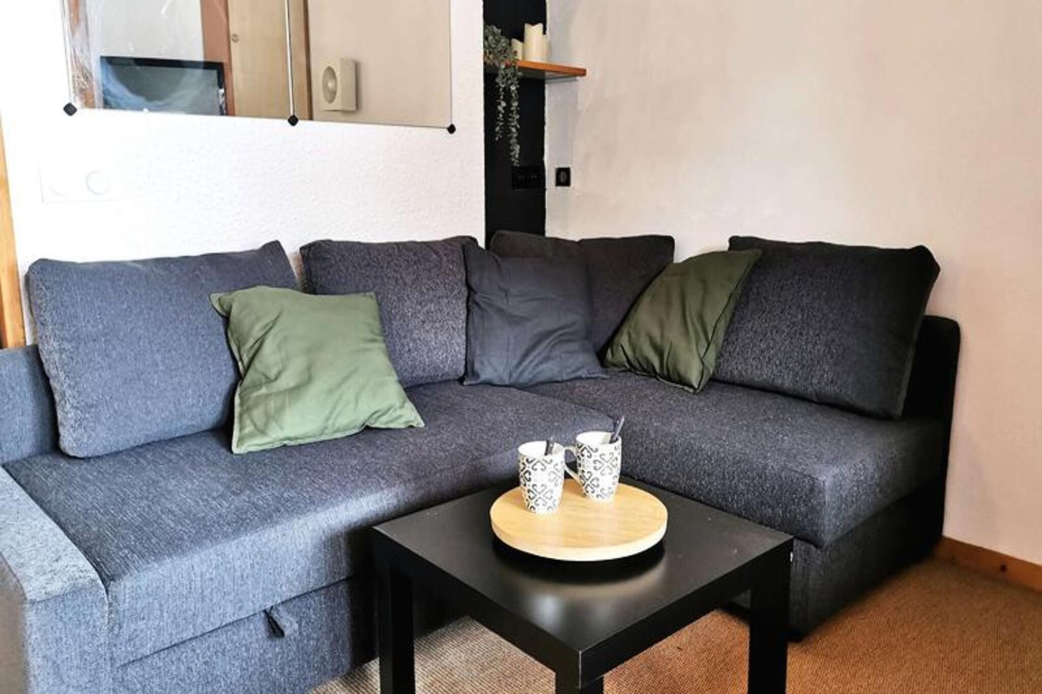2 Rooms for 4 People