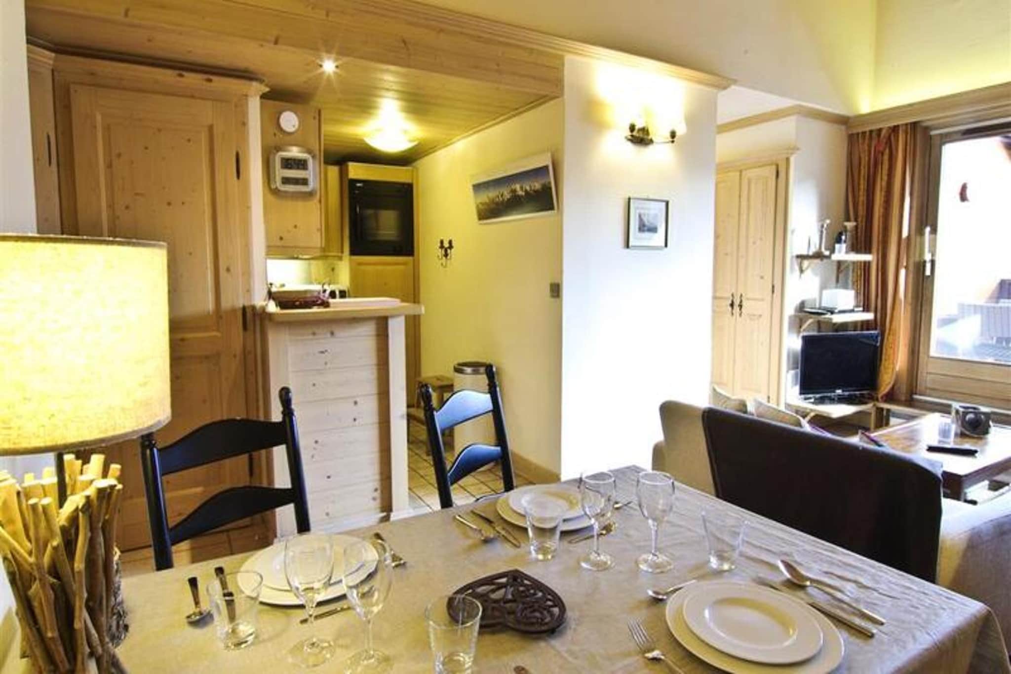 This beautiful 53m² apartment, classified 3 stars, accommodates up to 6 people and is located on the 3rd floor of the "Les Chalets du Savoy" residence with an elevator. It offers a fantastic location just 350 meters from Chamonix center and 200 meters from the Clos du Savoy ski slopes. The living/dining area features a double sofa bed, TV, DVD player, and stereo, while a small terrace provides a garden furniture setup with stunning views of Mont Blanc.

The apartment is ideally positioned for easy access to public transportation, with a bus stop right outside and the SNCF station only 850 meters away. Chamonix’s pedestrian zone, with its selection of cafes, shops, and restaurants, is just a short walk from the apartment, offering a perfect blend of convenience and relaxation. 

The apartment includes two bedrooms, one with a double bed and the other with two single beds that can be joined to form a double. The bathroom and shower room are well-equipped, and the open kitchen has all essential appliances, including a dishwasher, microwave, and toaster. Additional amenities include underground parking, a ski room, and free WiFi.