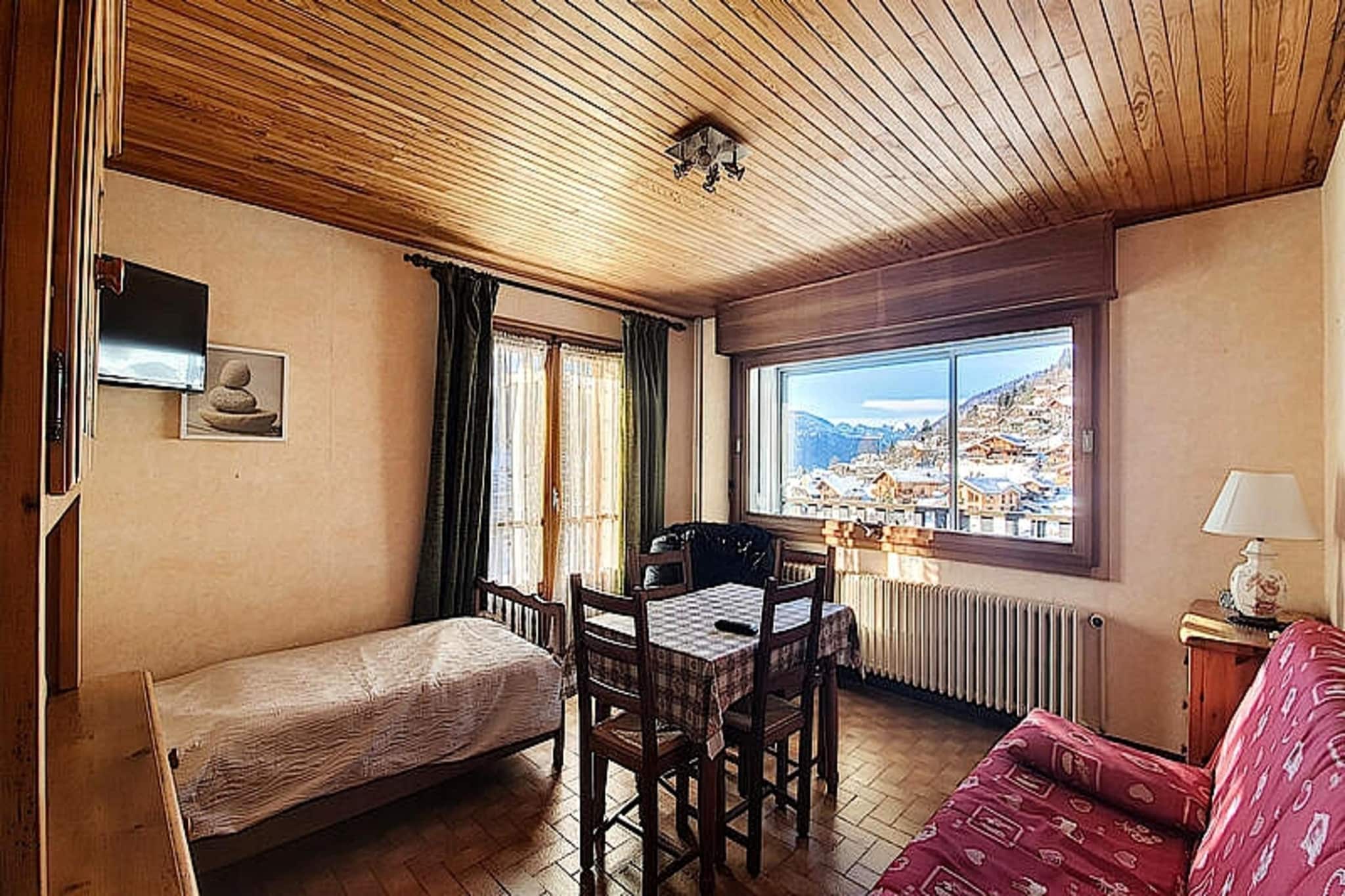 This charming apartment, located on the first floor, comfortably accommodates 5 to 6 people. It features a cozy bedroom with a double bed and a single bed, plus a living room with a sofa bed, TV, and a single bed in the sleeping area. The apartment is not pet-friendly, and guests should note that bed linens and towels are not provided, although duvets and pillows are available for all beds. The accommodation also includes a baby bed, an ironing board, and an iron for convenience.

Ideally situated in Morzine, this apartment offers easy access to the village and surrounding areas. The free shuttle stop at the foot of the chalet provides quick transport to the ski lifts, located 1.7 km away at Pleney and 2.2 km from Super Morzine. In summer, enjoy the stunning views of the valley from the balcony. The town center, bustling with cafes, shops, and markets, is just a short distance away, offering everything you need for a comfortable stay. Additionally, the beautiful Lac de Montriond is just 7 km from the apartment, perfect for a scenic day out.

The apartment is equipped with a fully functional kitchen, including a gas stove, microwave, toaster, coffee maker, fridge, and dishwasher. The bathroom is newly renovated with a walk-in shower and a sink, and there is a separate WC for added privacy. Guests can also take advantage of the ski and mountain bike room, which includes a water jet for cleaning gear.