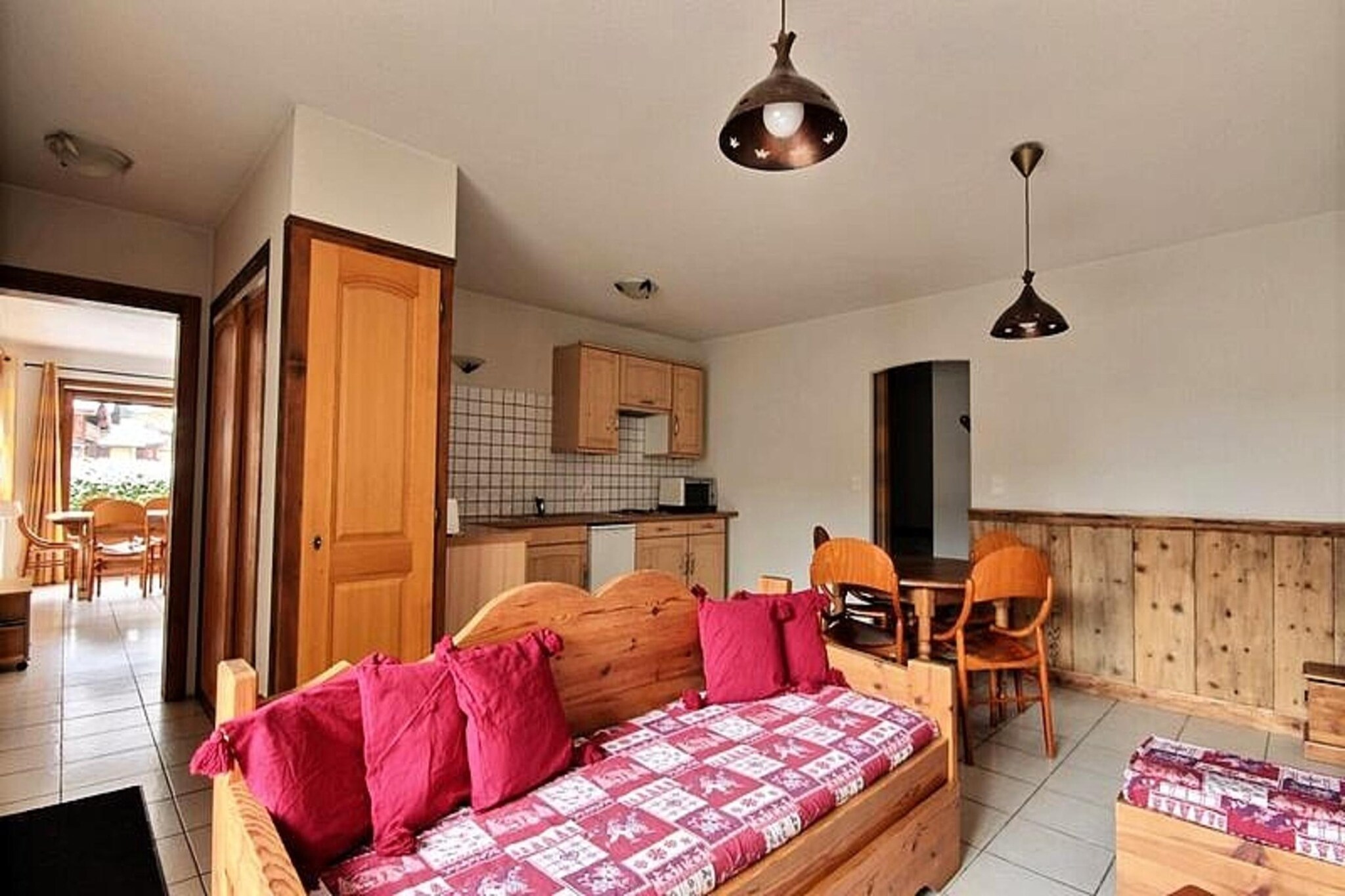 This spacious chalet, designed to accommodate 10 to 12 people, offers a combination of two apartments across 121m² on one level. The accommodation includes multiple bedrooms, with a mix of double, single, and bunk beds. Pets are not allowed, and duvets and pillows are provided for all beds. Guests can enjoy amenities such as Wi-Fi, a raclette machine, a washing machine (in Shooting Star 1), and ski and bike storage for up to 4 items. A private uncovered parking space is available, along with a high chair and baby bed for families with young children.
Located just 500 meters from the Super-Morzine and Pleney ski lifts, this chalet offers ideal access to winter sports. A free shuttle to the ski lifts and resort center passes nearby every 15 minutes, making transportation easy. In summer, guests can enjoy the quiet, private terraces and barbecue facilities while being close to the lively center of Morzine. With shops, cafes, and markets nearby, the chalet offers a perfect base for both winter and summer activities. The beautiful Lac de Montriond is just 7 km away, providing additional leisure options.
The chalet features fully equipped kitchens with modern appliances such as an oven, microwave, dishwasher, and coffee makers. The living areas are spacious, with cozy seating, a TV, and a DVD player for entertainment. The bathrooms are equipped with bathtubs, shower screens, and double sinks (in Shooting Star 1). Heating is provided by an oil boiler, ensuring comfort throughout the year.