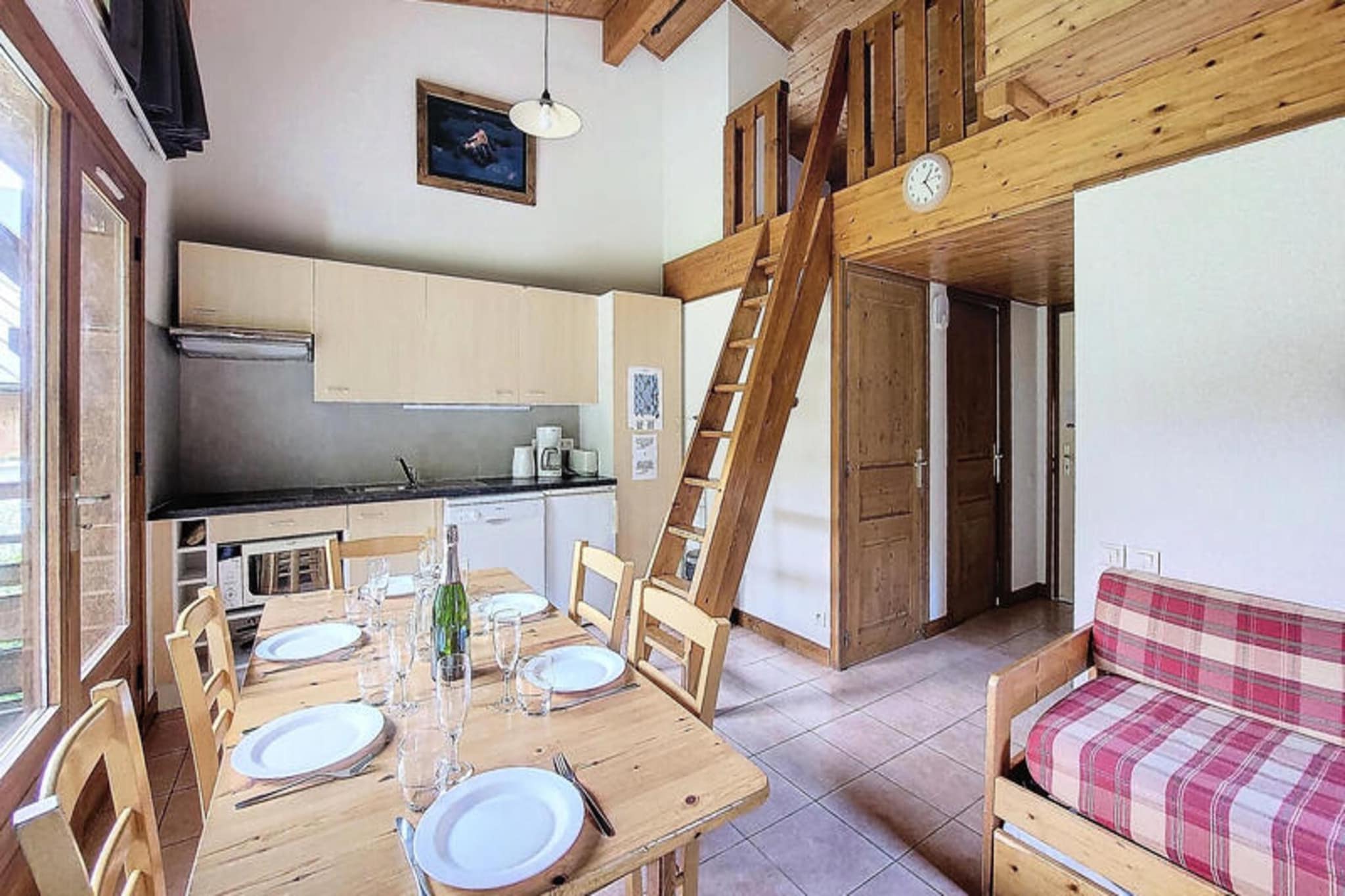 This cozy apartment accommodates up to seven guests, offering a peaceful stay in a quiet residence set back from the road. It features a comfortable bedroom with a double bed (160x200 cm), a mezzanine with a single bed and a double bed, and a pull-out sofa bed in the living room. Guests can enjoy mountain views from the south-east-facing balcony and benefit from Wi-Fi, private parking, and pet-friendly accommodations. A ski and mountain bike storage room is also available.

Situated 600 meters from the Super Morzine cable car and 700 meters from the Avoriaz cable car, the apartment is ideally located for ski enthusiasts. A free shuttle to the lifts stops just 30 meters from the property. Morzine’s lively town center, 1.3 km away, offers plenty of cafes, restaurants, and shops. For nature lovers, Lake Montriond is 7 km away, and Lake Geneva is 37 km from the residence.

The apartment includes a fully equipped kitchen with a dishwasher, refrigerator, and microwave. The bathroom has a bathtub with a shower, and there is a separate toilet for convenience. Additional amenities include a fondue machine, shared washing machine, and garden furniture on the balcony, ensuring a comfortable and enjoyable stay.