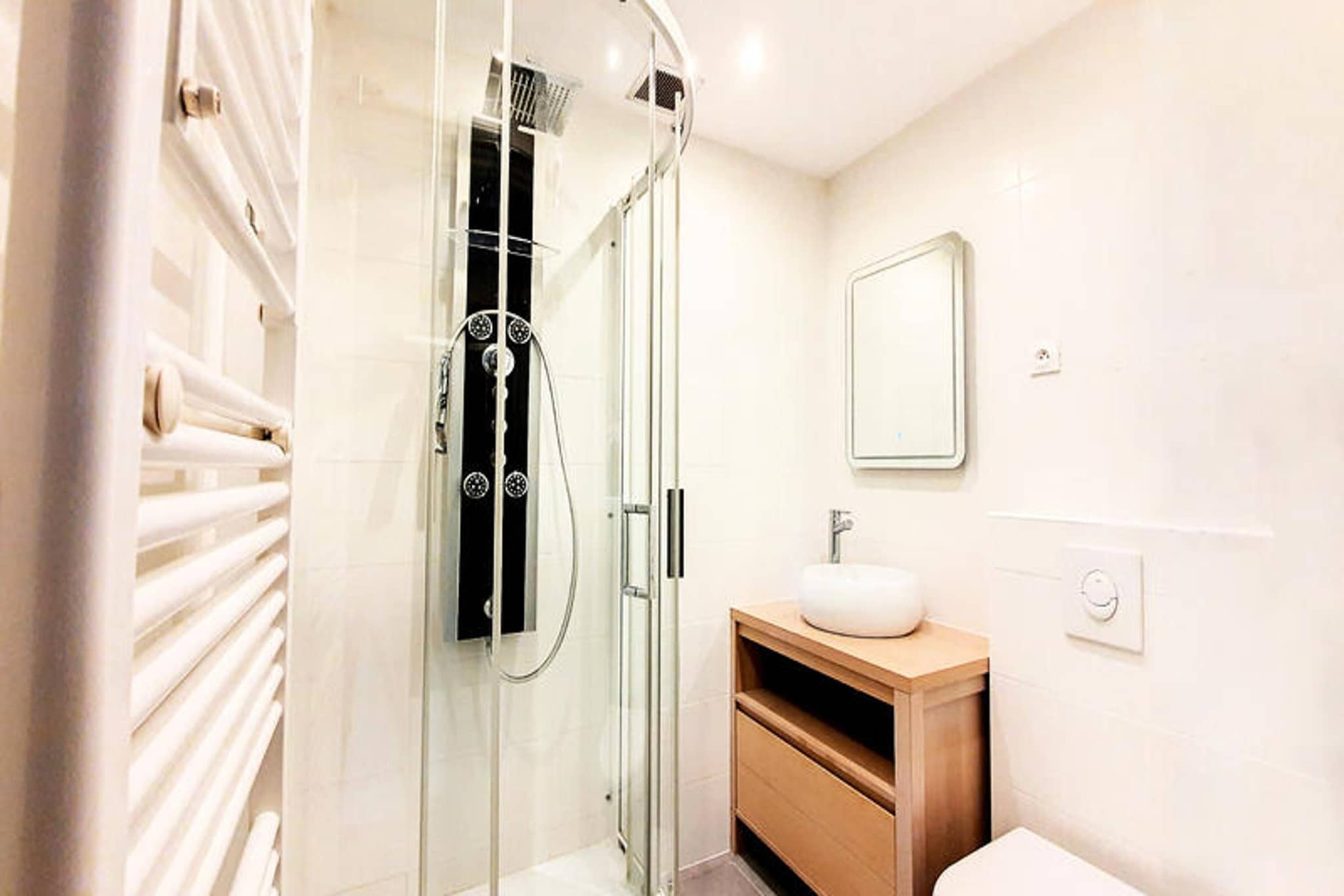 Cosy apartment with private parking