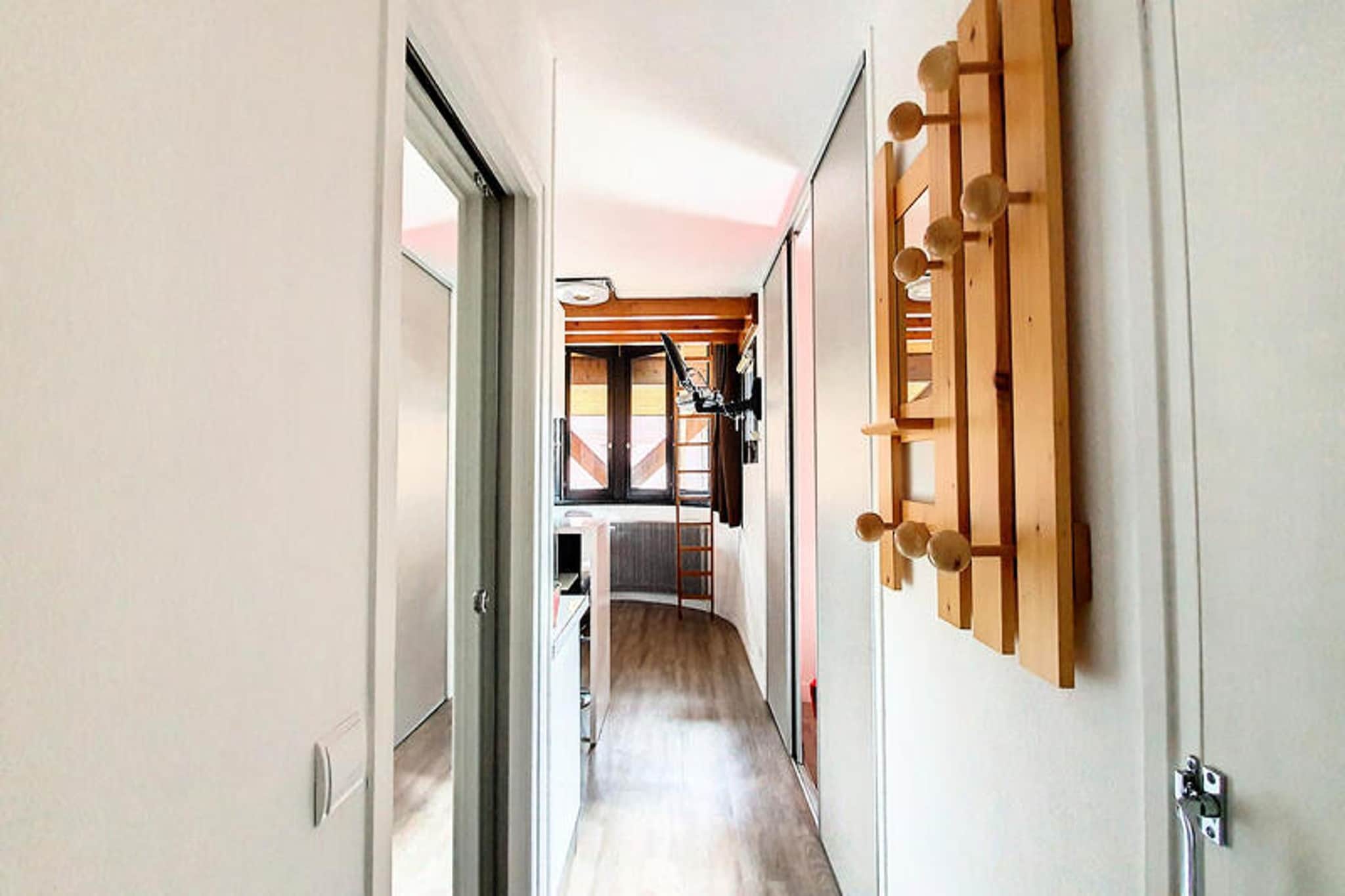 Cosy apartment with private parking