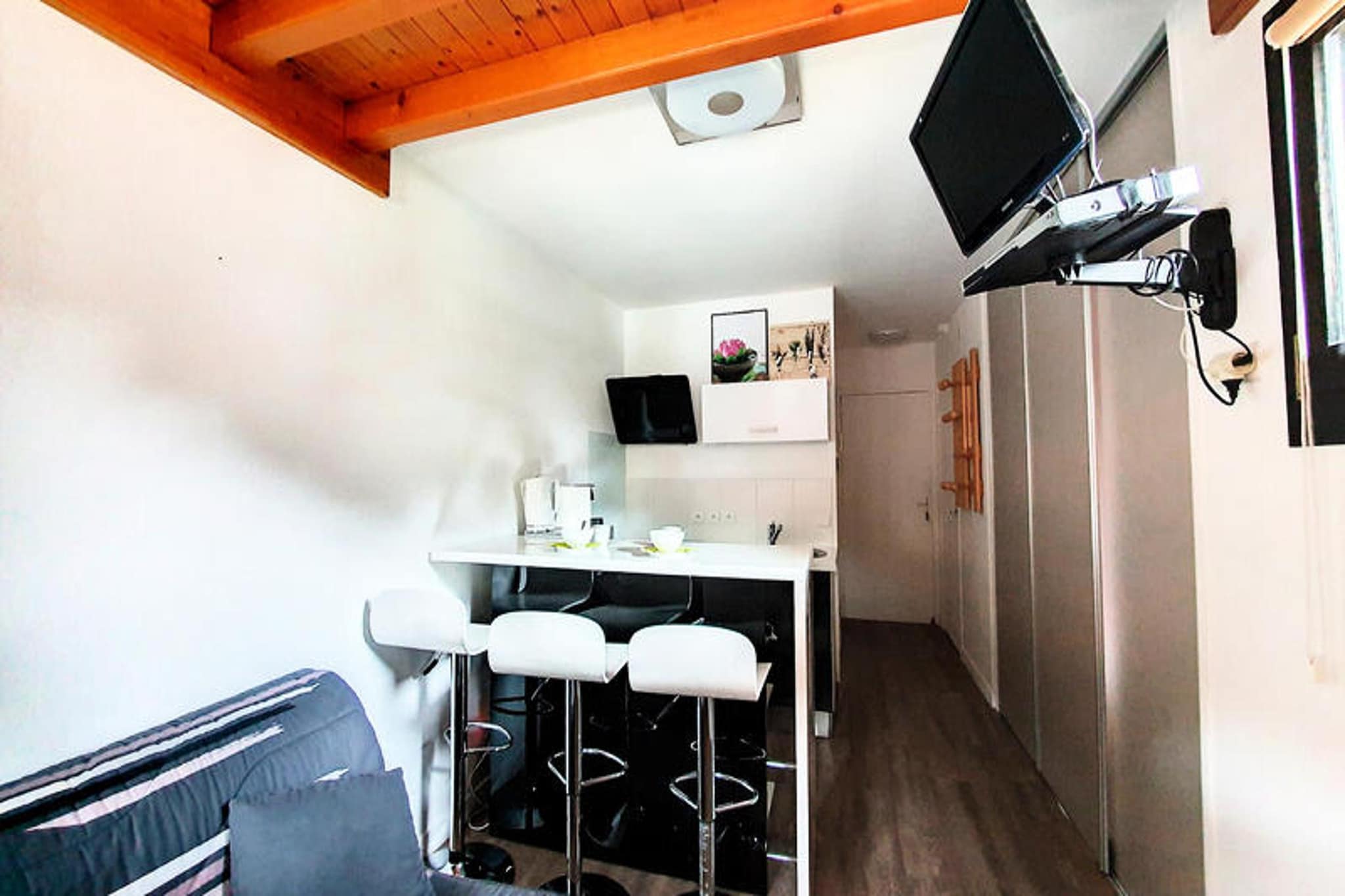 Cosy apartment with private parking