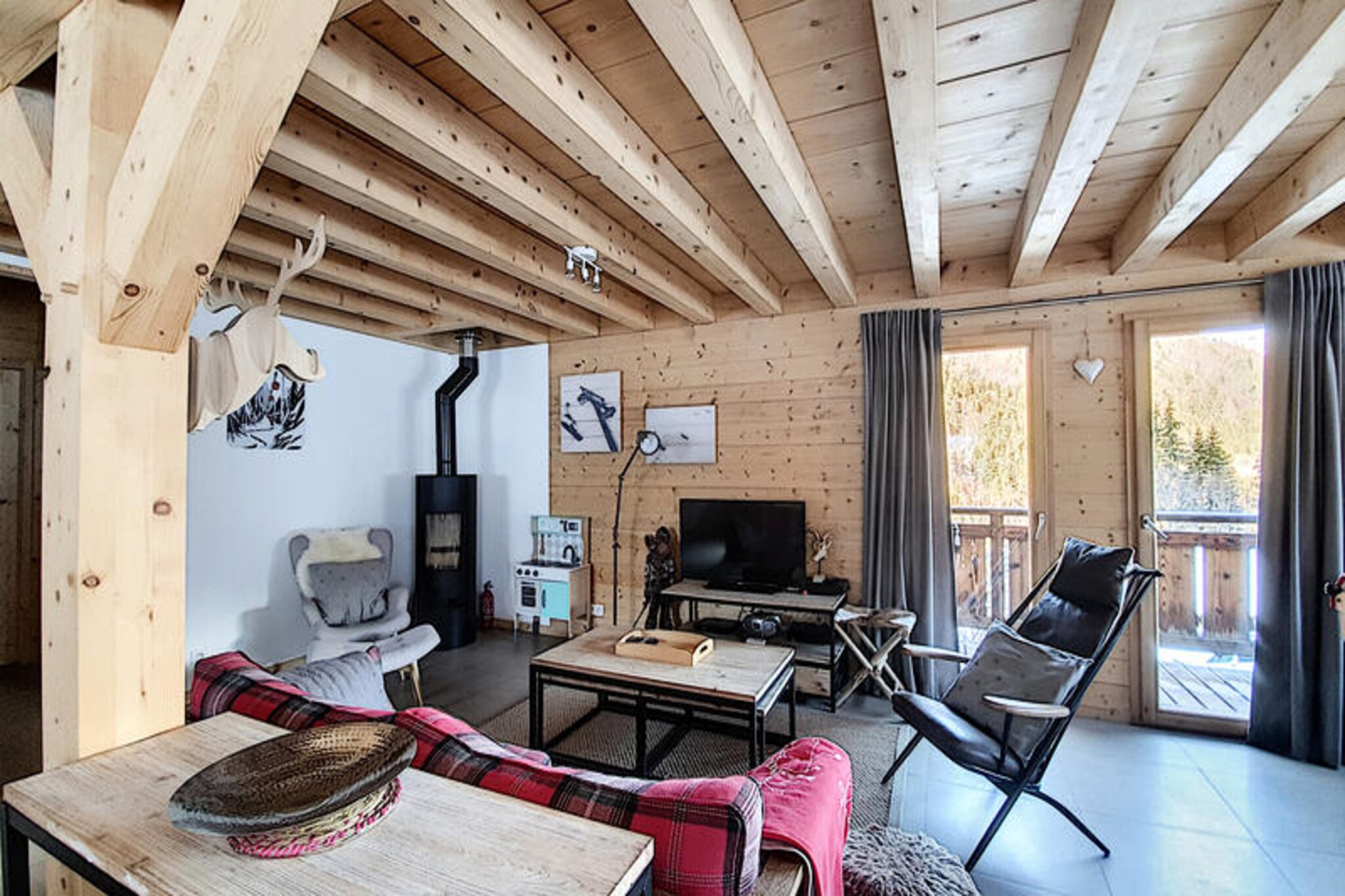 This spacious 144m² chalet, ideal for up to 12 guests, offers a blend of modern comfort and rustic charm. With five cozy bedrooms, the chalet provides flexible sleeping arrangements, including twin beds, bunk beds, and double duvets. The property is pet-friendly, allowing animals on request, and includes all necessary amenities such as a wood stove, TV in each room, and a game room with table football. While bed linens and towels are not provided, duvets and pillows are available for all beds, ensuring a comfortable stay. Private parking is available for guests' convenience.

Nestled in a quiet housing estate in the Saint Jean d'Aulps resort, the chalet is just 200 meters from the ski lifts, making it perfect for skiing enthusiasts. The resort's shops are also within walking distance, offering easy access to essentials and local conveniences. Nearby attractions include the Portes du Soleil ski area, and guests can explore the picturesque Lac de Montriond, just 10.8 km away. For a more relaxed experience, guests can enjoy local cafes and the vibrant village atmosphere.

The chalet is fully equipped for a self-catered stay with a large American kitchen featuring a dishwasher, oven, fridge, and coffee makers. It also includes a laundry room with a washing machine and dryer. The bathrooms are modern, with some offering towel dryers and a sauna for two people. Outside, a terrace with garden furniture and a barbecue awaits guests, along with a pétanque court for added entertainment. Additional amenities include Wi-Fi and two raclette machines for shared meals.



