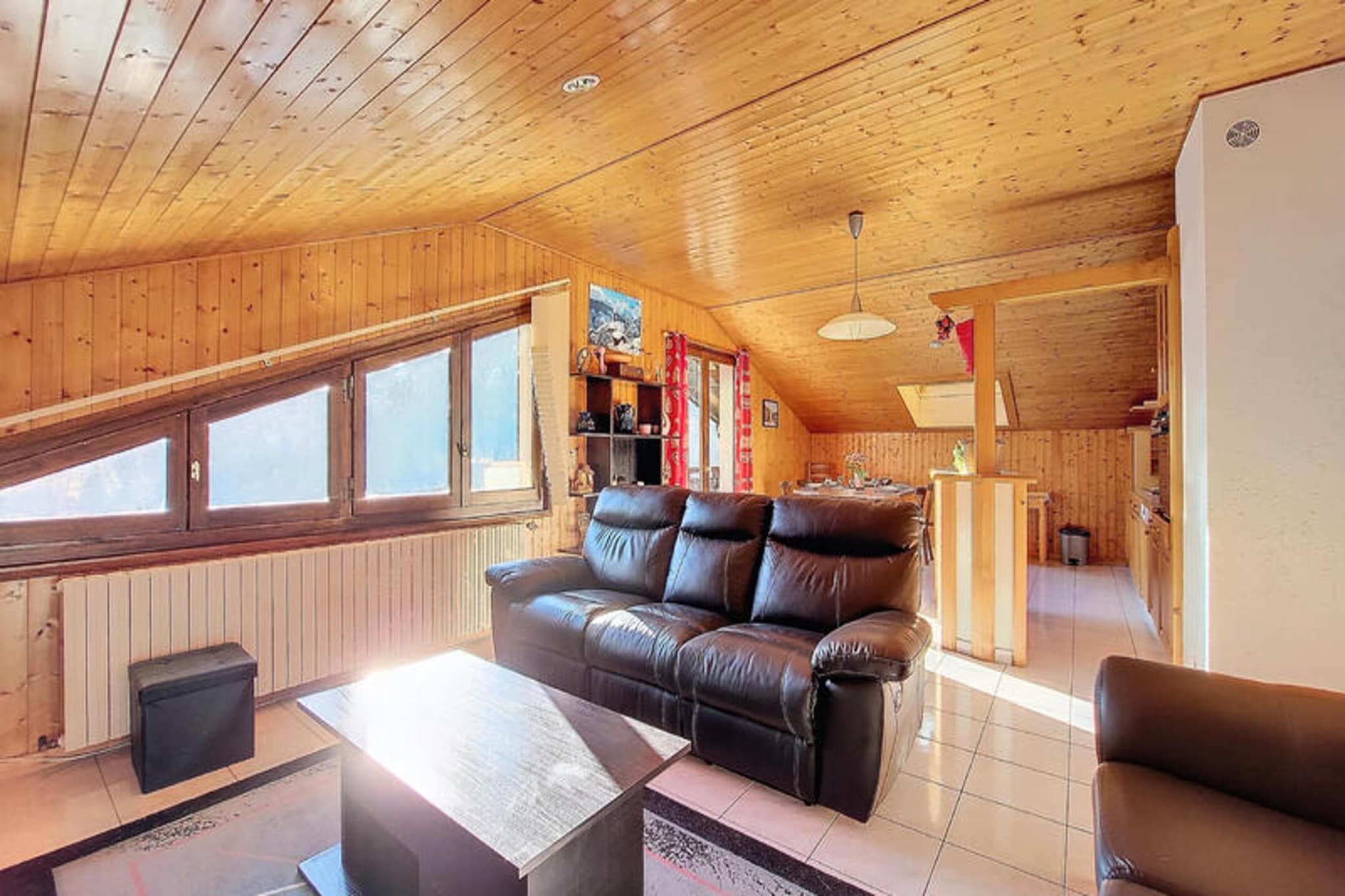This spacious 97m² apartment comfortably accommodates 6-7 people and is located on the top floor of a detached house in the peaceful hamlet of Mouilles, Saint Jean d'Aulps. It features three cozy bedrooms, including a master with a double bed and a second bedroom with a double bed and a single bed. The third small bedroom has bunk beds, perfect for children or additional guests. The apartment is pet-free, ensuring a quiet, relaxing environment for all. Guests can enjoy stunning mountain and village views from the apartment's balcony.

The property is located just 2 km from the center of Saint Jean d'Aulps, where visitors can explore local markets, shops, cafes, and restaurants. The area offers a tranquil setting while being close to the ski resorts and outdoor activities. Lake Montriond, only 15 km away, provides opportunities for hiking and water sports during the summer months, while the surrounding mountains are ideal for skiing in winter. The apartment’s location also allows easy access to nearby Thonon-les-Bains, offering even more amenities and attractions.

The apartment is well-equipped with a fully functional kitchen, including a refrigerator, butane gas stove, oven, microwave, and dishwasher, making it ideal for preparing meals. The large, open-plan living area features a leather sofa, armchair, and TV for relaxation. A bathroom with a bathtub and a separate toilet provide convenience, while a ski room is available for storing winter gear. Additional comforts include a fondue and raclette machine for cozy meals and WIFI to stay connected during your stay.



