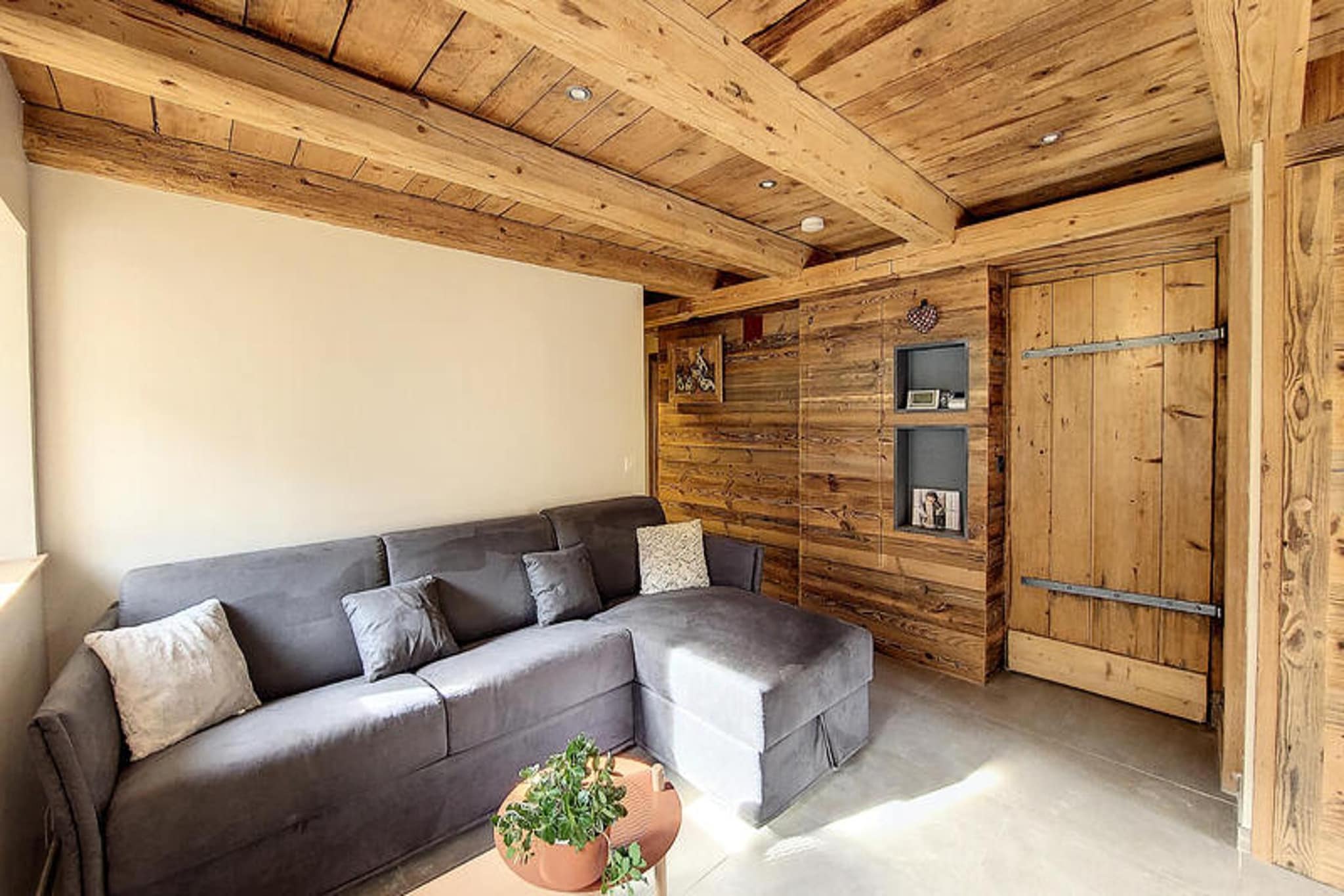 This newly renovated, spacious apartment offers a comfortable stay for 6 to 8 people. The property features one double bedroom with ample storage, and a second bedroom with four bunk beds, perfect for groups or families. Pets are not allowed, ensuring a clean and peaceful environment. Duvets and pillows are provided, but guests must bring their own sheets and towels. The apartment is ski-in/ski-out, ideal for easy access to the slopes, making it a great choice for ski enthusiasts.

Located in the heart of Saint Jean d’Aulps, the apartment offers easy access to the ski resort and is just steps away from cafes, restaurants, and shops. The area is also perfect for hiking, mountain biking, and exploring during the warmer months. The surrounding Aulps Valley provides a picturesque setting for outdoor adventures, and guests can enjoy beautiful views of the slopes directly from the apartment. Additionally, the vibrant town of Morzine is a short drive away for further activities and dining options.

The apartment boasts a fully equipped kitchen with an induction hob, dishwasher, fridge, and other essential appliances, as well as a dining area with seating for six. The spacious living room is perfect for relaxing after a day of outdoor activities, and the apartment includes a large walk-in shower room, a laundry area with a washing machine and dryer, and a separate toilet. The outdoor terrace is equipped with a dining table, chairs, and a barbecue for summer enjoyment.



