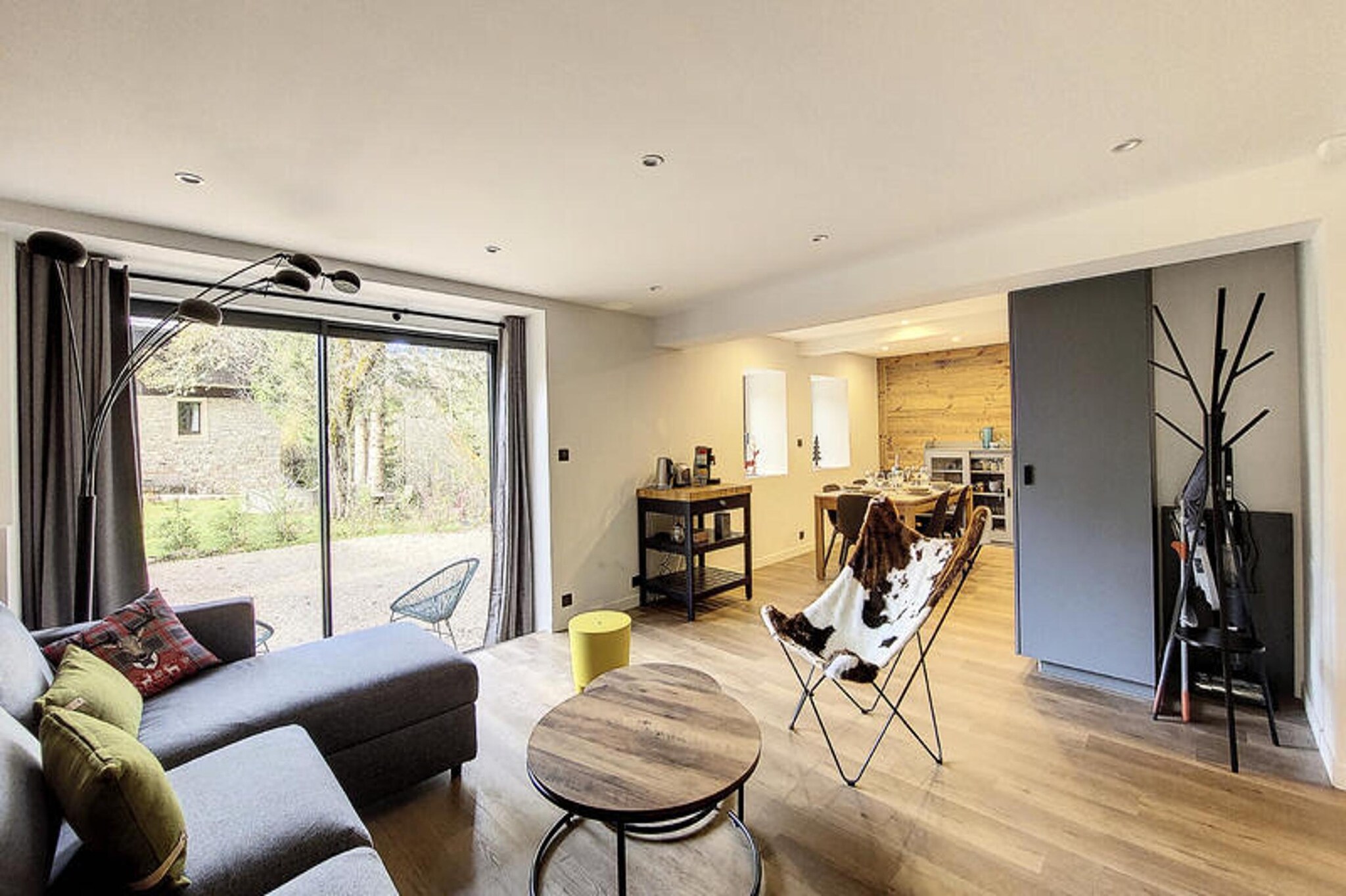 This charming ground-floor apartment accommodates 4 to 6 people, making it an ideal choice for families or small groups. It features two bedrooms, each with two single beds, and a spacious living area with a convertible sofa. The master suite includes a shower and cupboard, while the second bedroom has a small balcony and storage. Pets are allowed (except for category 1 and 2 dogs), so you can bring your furry friends along. Duvets and pillows are provided for all beds, but guests must bring their own bed linen and towels.

The apartment is located in the heart of Saint Jean d'Aulps Station, just steps from the slopes, offering convenient ski-in/ski-out access. After a day on the slopes, you can unwind on the East-facing terrace, which features a dining table, chairs, and a barbecue for summer meals. The area is also home to local cafes, restaurants, and shops, ensuring easy access to everything you need during your stay.

The apartment is well-equipped with a fully functional kitchen, including a ceramic hob, dishwasher, oven, and microwave, perfect for preparing meals. A shared ski room with a laundry area, ski room, and shoe dryer adds extra convenience. The spacious shower room includes a towel dryer, and a separate toilet is also available. Guests can also enjoy the shared bike storage room and free Wi-Fi during their stay.


