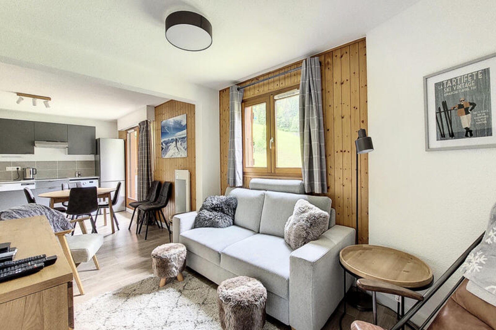 This spacious 65m² apartment comfortably accommodates 6 people and is located in a ski-in/ski-out area. It features three bedrooms: one with a double bed, one with twin single beds, and one with another double bed. Each room offers ample storage space and views either of the ski slopes or the parking area. The apartment is pet-free, ensuring a quiet and relaxing environment for guests. The property also offers a washing machine and individual ski room for convenience. While the apartment does not provide WiFi, it is well-equipped for a cozy stay, including electric heating throughout.

Situated at the top of the Roc d'Enfer resort, the apartment offers direct access to the slopes, making it a perfect choice for ski enthusiasts. The stunning views of the mountains and ski slopes add to the appeal. Guests can easily access nearby bars, restaurants, ski shops, a ski school, and a grocery store, all just 200 meters away. The apartment’s location also allows guests to explore the surrounding alpine beauty, with activities available year-round in both winter and summer.

The apartment’s kitchen is fully equipped with modern appliances, including a dishwasher, oven, electric hob, microwave, toaster, kettle, and coffee maker. The spacious living and dining areas offer a comfortable place to relax, with a sofa, TV, stereo, and DVD player. The apartment also features a bathroom with a bathtub and a separate toilet, making it convenient for all guests. A west-facing balcony provides the perfect spot to enjoy afternoon sun and beautiful views of the resort and slopes.




