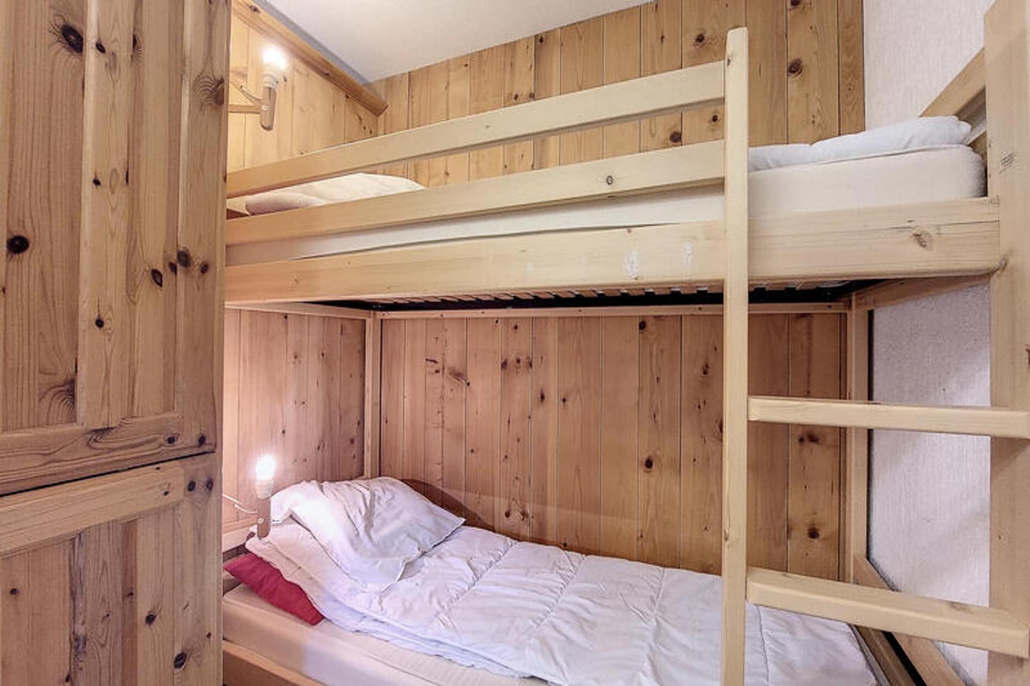 This charming studio can comfortably accommodate up to 4 people and offers a cozy, well-decorated space with a mountain-themed ambiance. The studio features a bunk bed and a sofa bed, making it perfect for families or small groups. It is pet-free, ensuring a peaceful environment for all guests. The studio also includes a smart TV, a library, and ample storage space, creating a comfortable retreat after a day of adventure.

Located just 100 meters from the ski slopes and gondola of the family-friendly resort of Saint Jean d'Aulps, this studio offers the ideal base for winter sports enthusiasts. The area also boasts numerous cafes, shops, and a ski school, all within walking distance. Whether you're skiing, hiking, or simply exploring the charming surroundings, the property provides easy access to both outdoor activities and local attractions. In addition, guests can unwind in the residence’s heated indoor swimming pool, available year-round.

The studio includes a fully equipped kitchen with essential appliances, including an oven, filter coffee maker, electric hob, and refrigerator, allowing for convenient meal preparation. The independent bathroom features a bathtub, sink, and WC. Guests can enjoy the south-east-facing balcony, which offers lovely views of the parking area and ski slopes, along with garden furniture. Additional amenities include a ski room, communal parking, and access to the pool every day from 8 a.m. to 8 p.m.