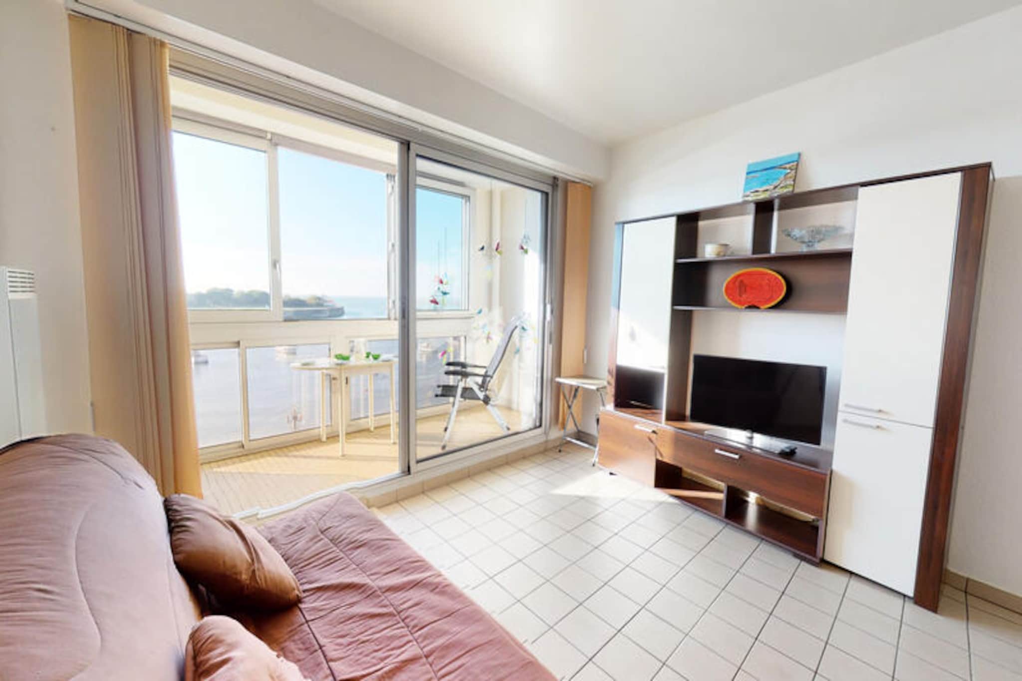 Pretty 2 room apartment facing the Port