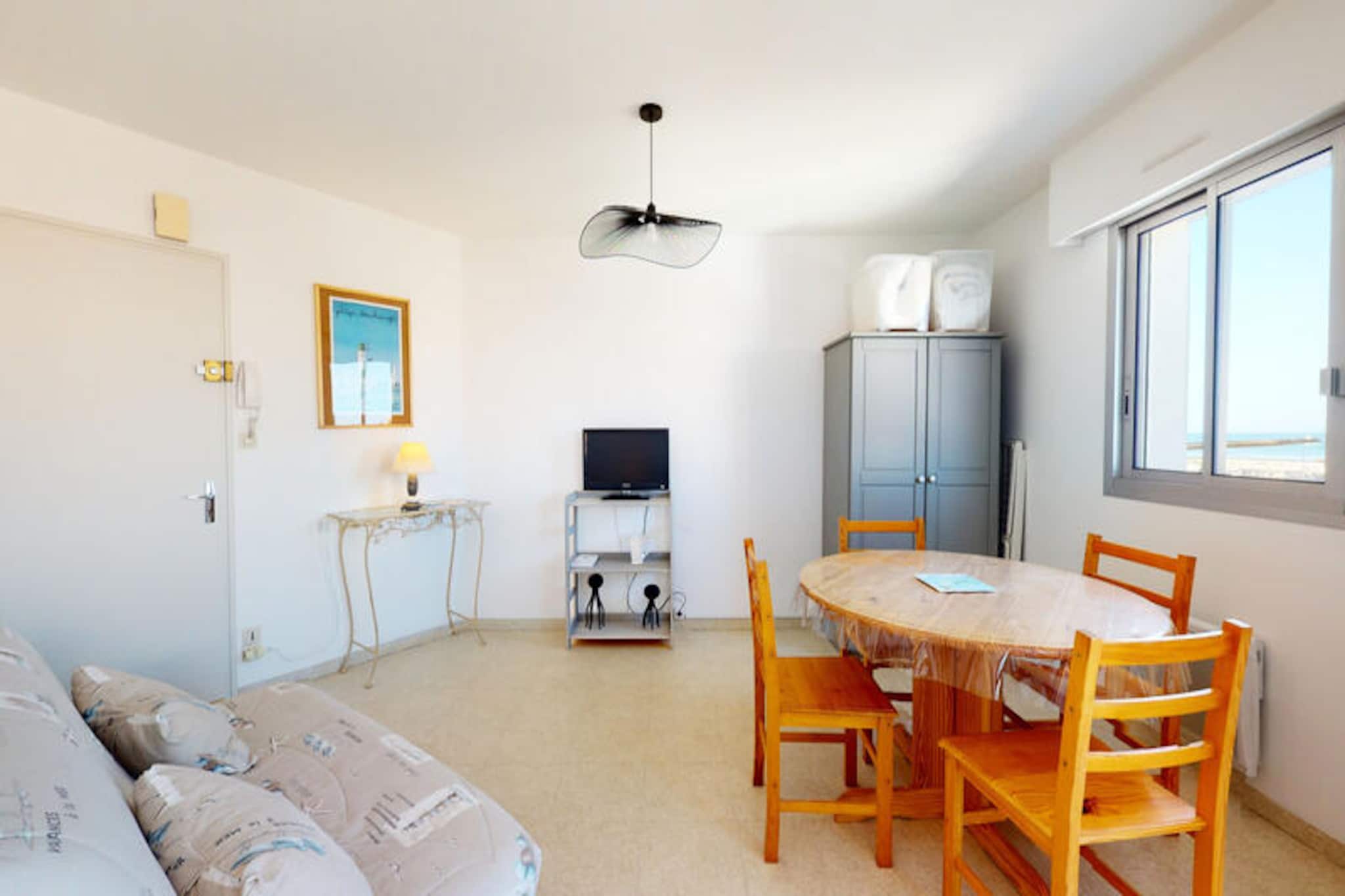Apartment in Saint-Gilles with Sea View