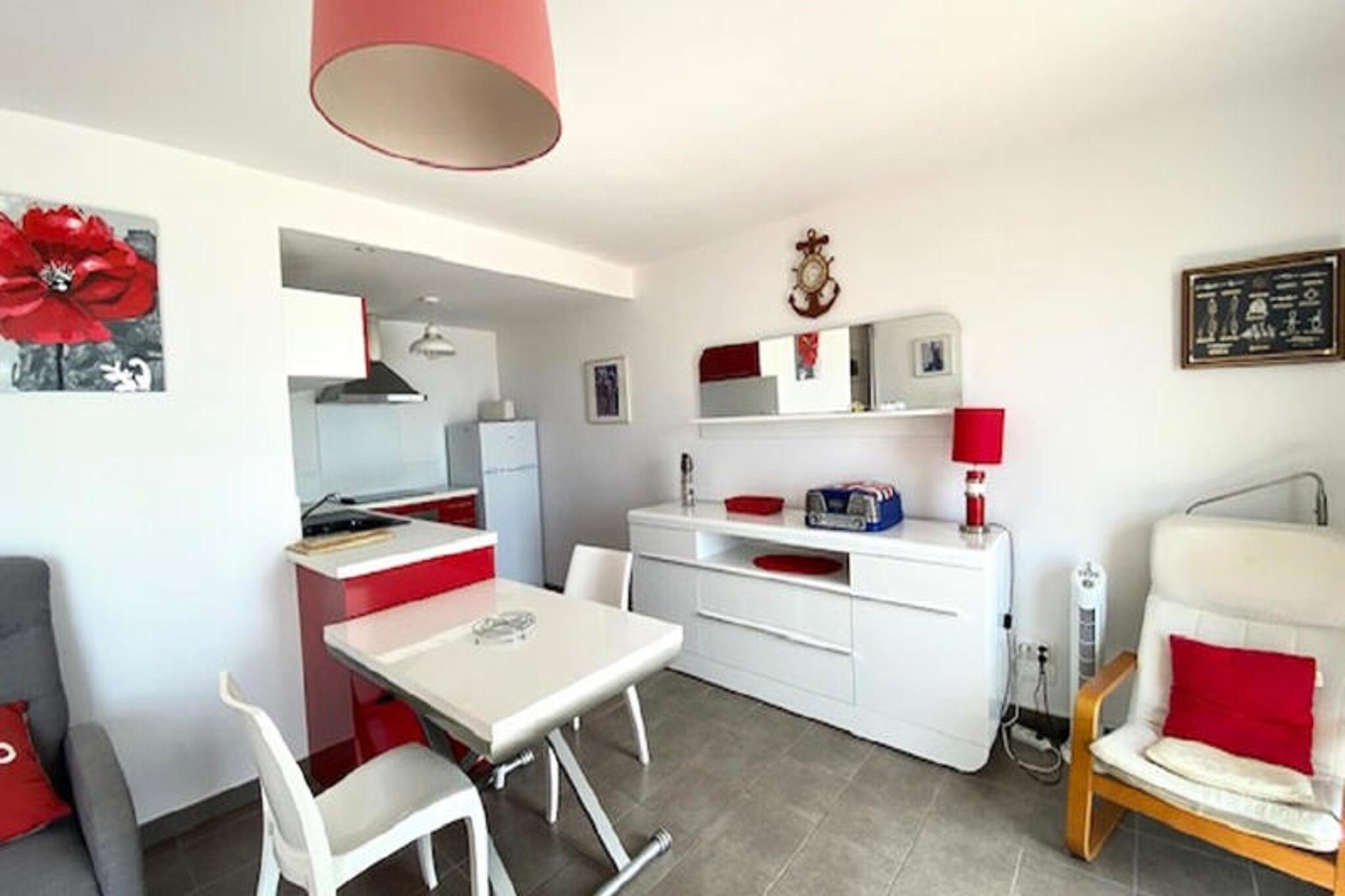 SG04050 - Apartment facing the sea in ST GILLES CROIX D