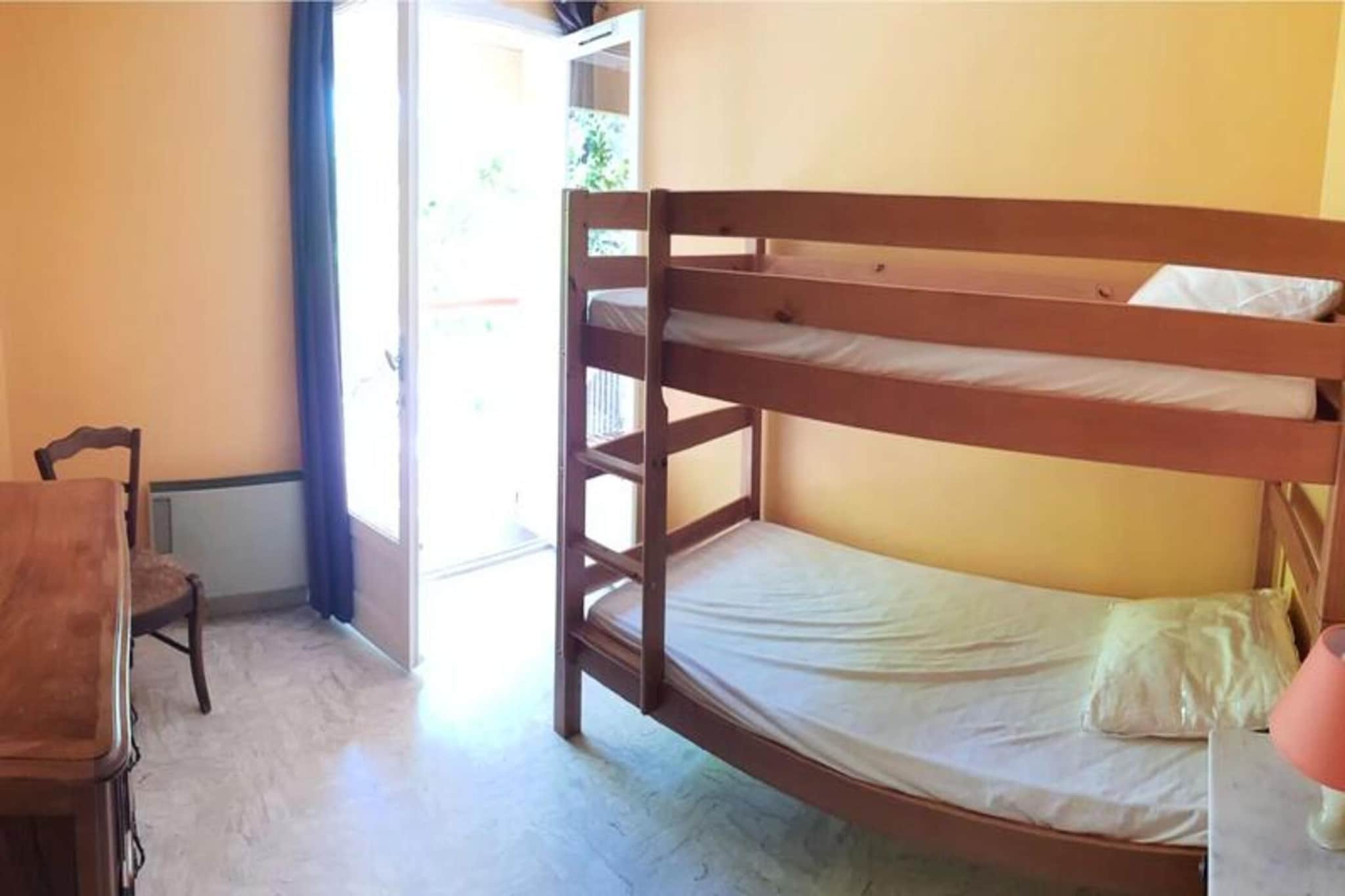4 Rooms for 6 People