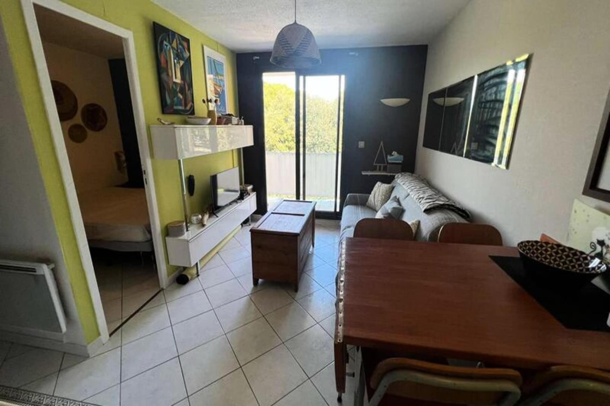2 Rooms for 4 People