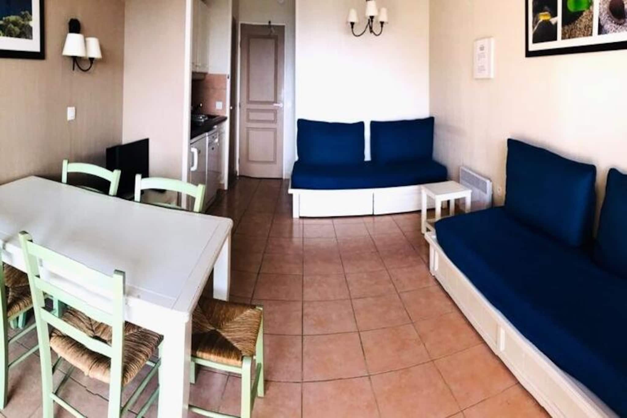 2 Rooms for 5 People