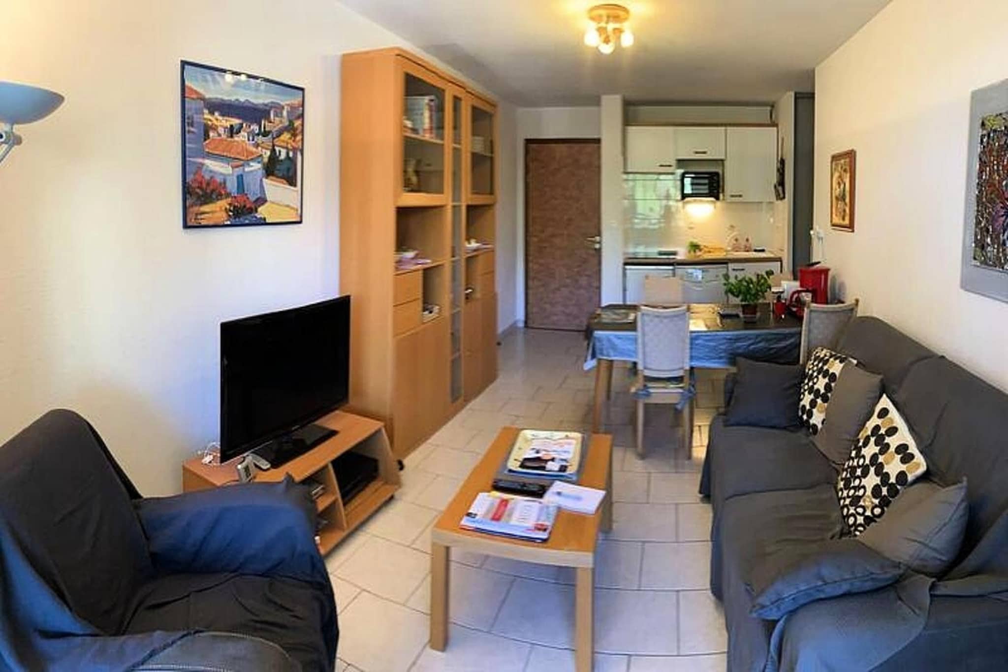 2 Rooms for 4 People