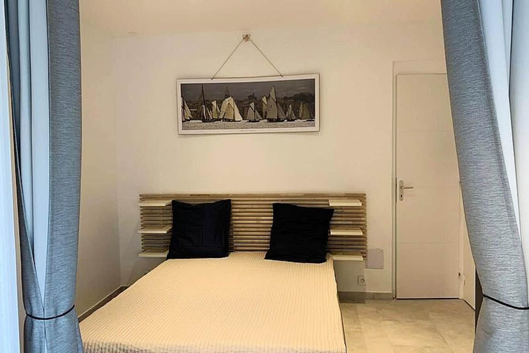 Studio in Sanary-sur-Mer by the Sea