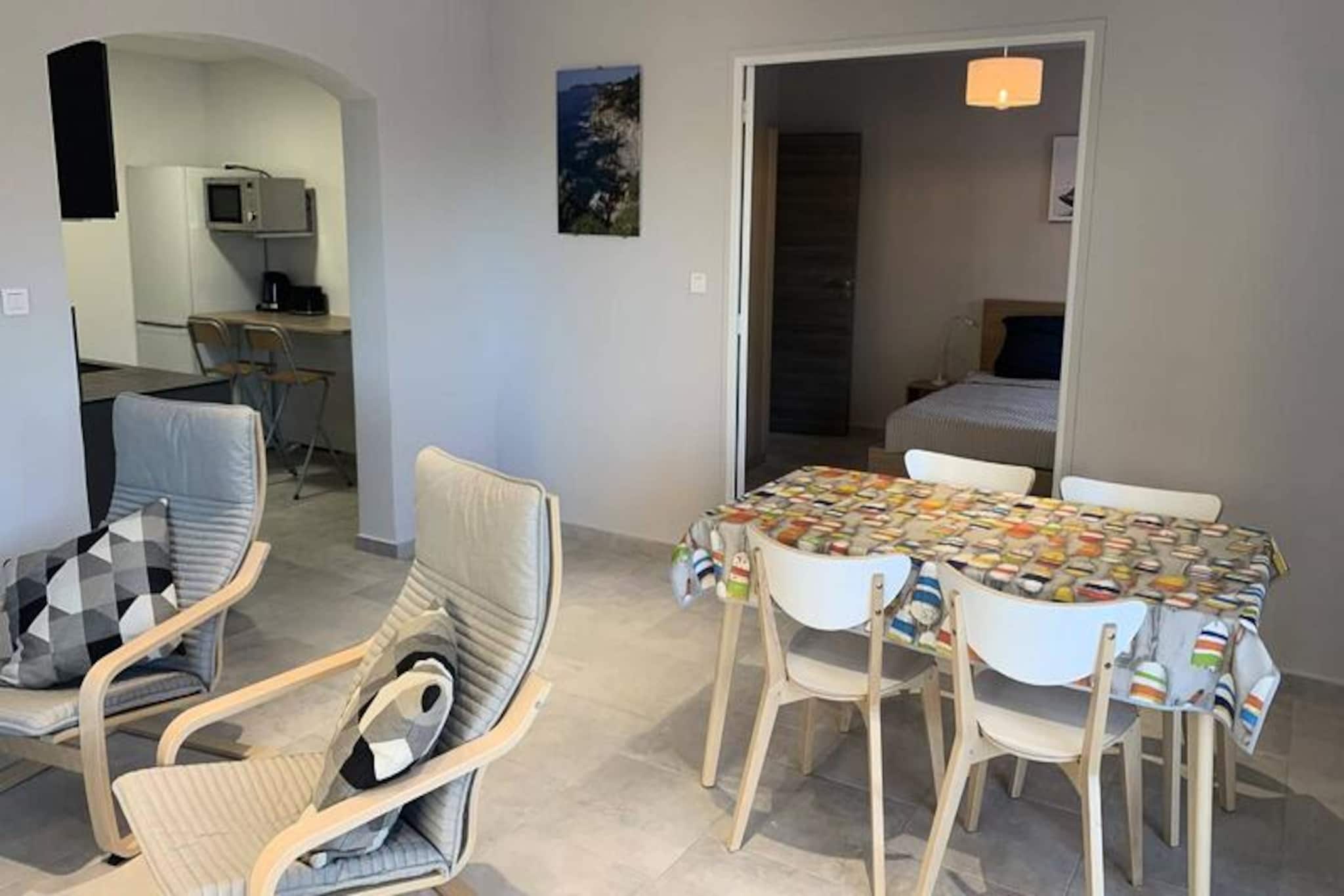 3 Rooms for 4 People