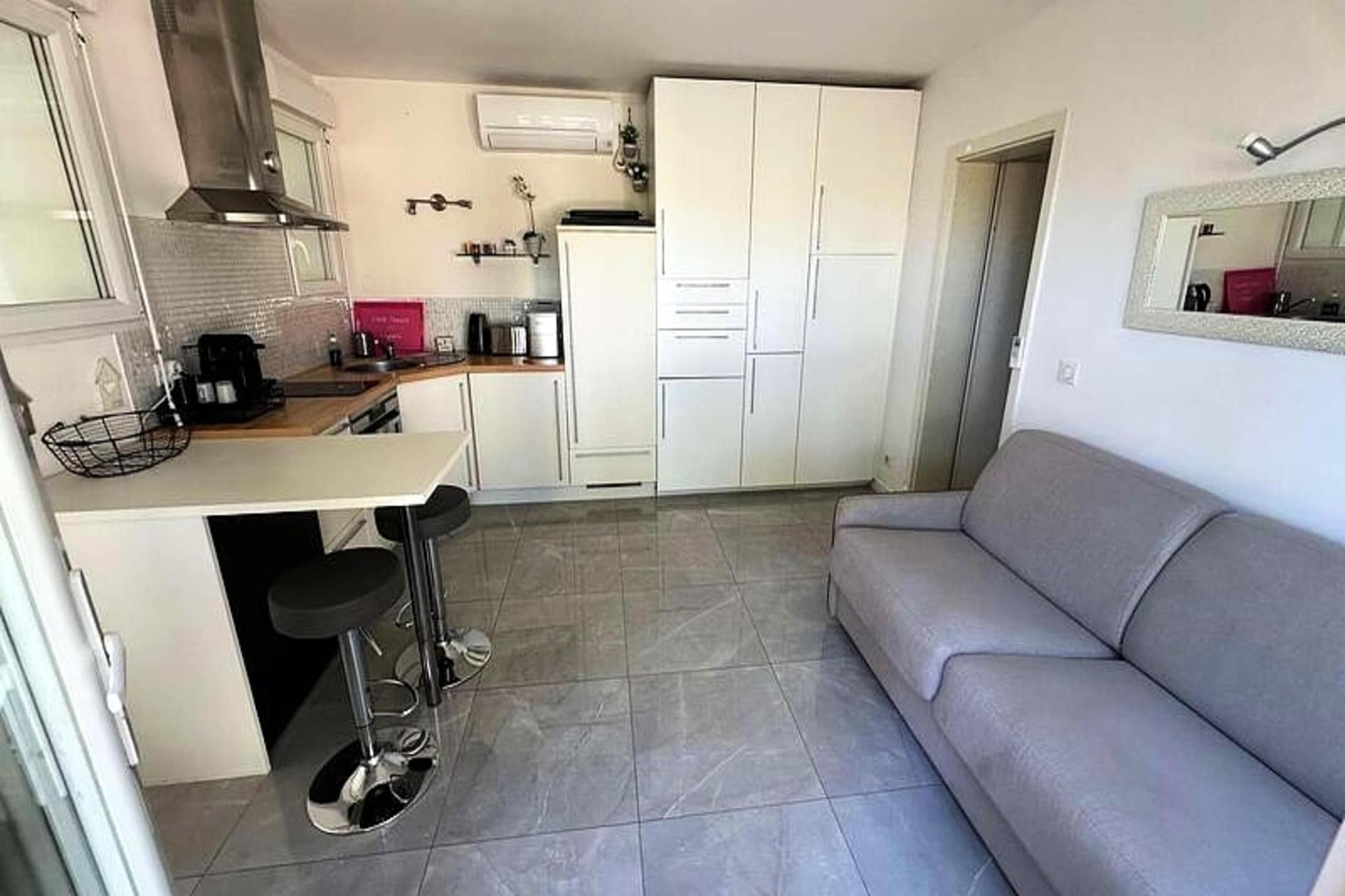 2 Rooms for 4 People