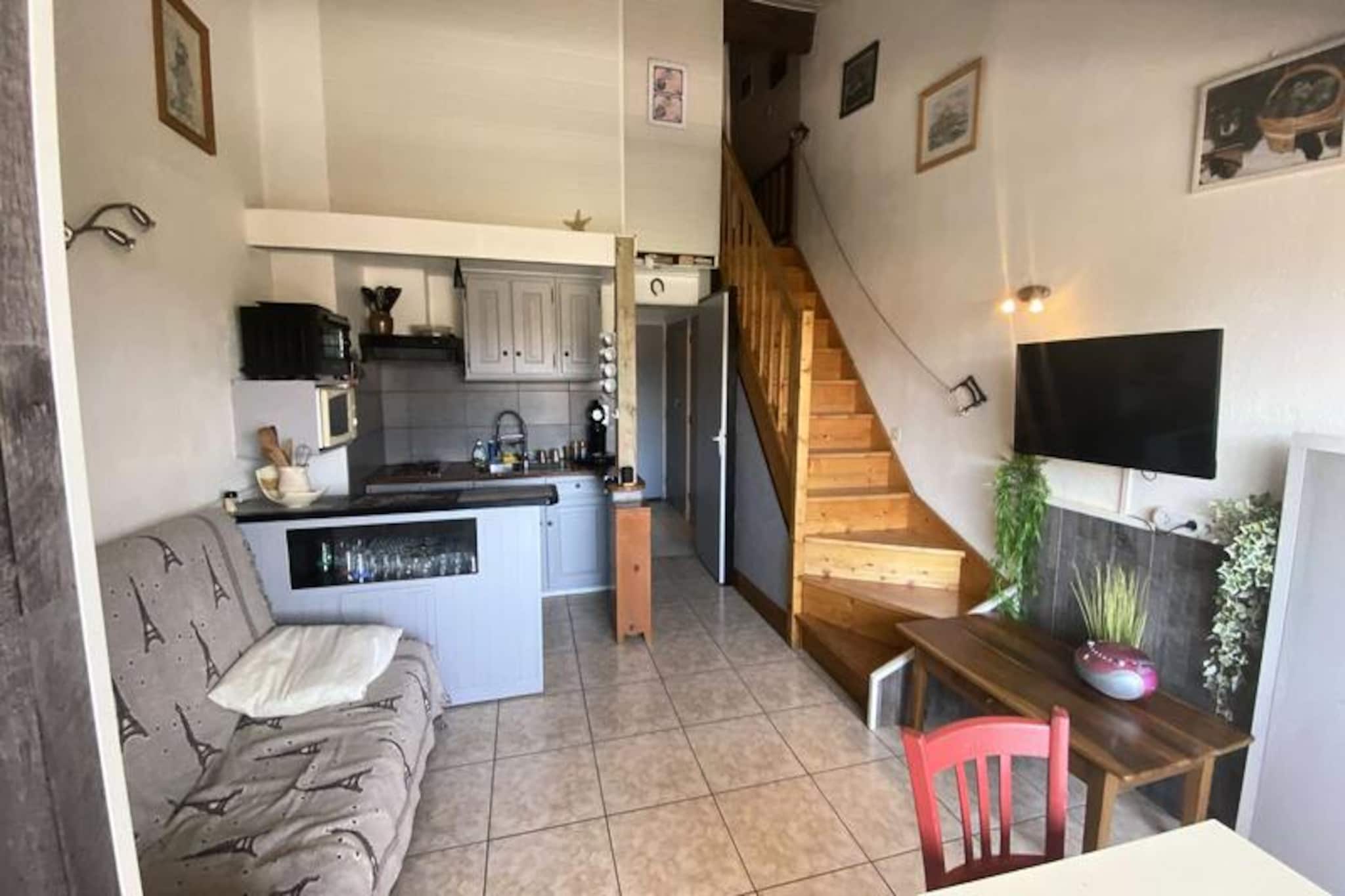 This charming 35m² apartment accommodates up to 6 people and offers a cozy and functional space for your seaside getaway. The living room features a comfortable sofa bed, and the bedroom includes a double bed along with a set of bunk beds, making it perfect for families or small groups. The apartment also includes a well-equipped kitchen and a bathroom. Bed linen and towels are not provided but can be rented for an additional charge. Tourist taxes and a credit card deposit are collected upon arrival.

Located just 10 meters from the stunning Cros Beach, this apartment enjoys an ideal location for beach lovers. It is also close to the Port du Brusc, where you can enjoy beautiful views and vibrant waterfront activities. The apartment is within easy reach of popular destinations like Sanary-sur-Mer, Gaou Islands, Les Embiez, Porquerolles, Cassis, Bandol, and Le Castellet, offering a variety of picturesque spots and activities to explore.

The apartment features a fully equipped kitchen where you can prepare meals at your convenience, and a functional bathroom. It is part of a well-located, secure building, providing the perfect retreat with easy access to local shops and attractions. End-of-stay cleaning is included, ensuring a hassle-free experience during your stay.