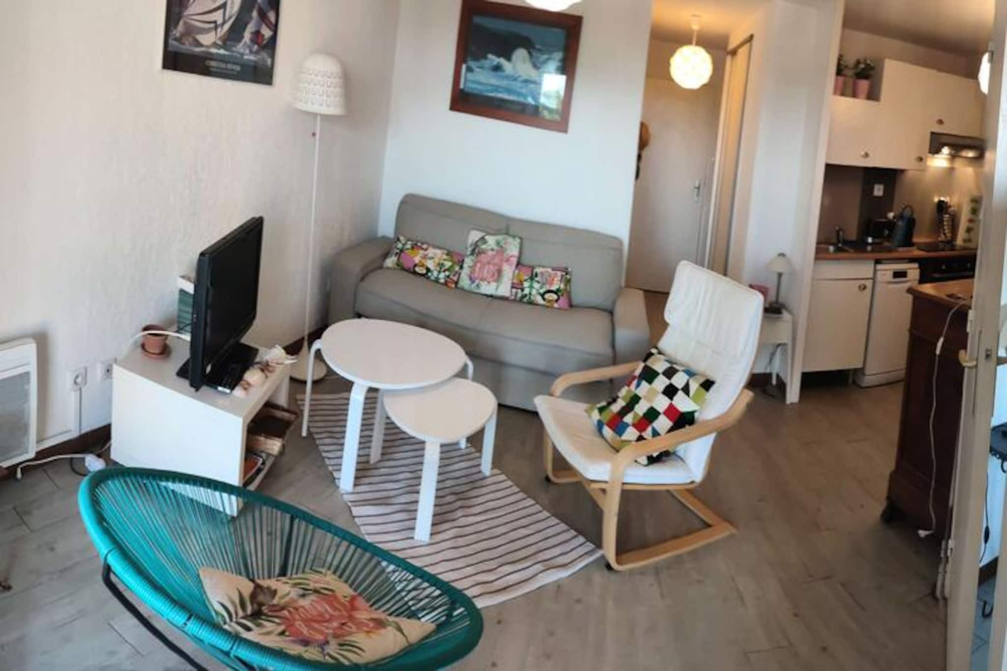 Boost your seaside vacation in a beautiful 32m² apartment located in a peaceful, wooded residence in Six-Fours-les-Plages. This accommodation is perfect for up to 4 people, offering a bedroom with a double bed, a cabin area with bunk beds, and a spacious living room. A magnificent sea-view balcony adds to the charm of the apartment, allowing you to unwind and enjoy the surrounding beauty. Bed linen and towels are available for an additional cost, with tourist taxes and a deposit collected on-site.

The apartment's fantastic location places you just 500m from the beaches, offering direct access to the sea. Nearby, you'll find the vibrant town of Six-Fours-les-Plages, offering a selection of cafes, markets, and shops. Explore local attractions such as the beautiful calanques, as well as nearby destinations like Sanary-sur-Mer, Bandol, and Le Castellet. For outdoor enthusiasts, hiking, cycling, and water sports are available in the surrounding area.

Inside, the apartment features a well-equipped kitchen, a beautiful bathroom, and separate WC for your convenience. Additional services include end-of-stay cleaning and disposable COVID-19 protection items. The residence also offers a swimming pool and tennis court for an extra charge, perfect for those looking to relax or stay active during their stay.