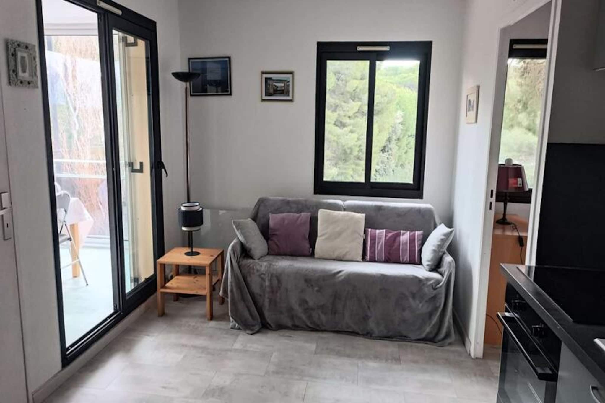 Boost your seaside vacation with this superb 3-room apartment located in Six-Fours-les-Plages, near the port of La Coudoulière. This modern apartment can accommodate up to 6 guests, featuring a living room with a double sofa bed, an open and fully equipped kitchen, a veranda with a dining table, and two bedrooms—one with a double bed and the other with bunk beds. Bed linen and towels are available for an additional fee. Tourist taxes and a credit card deposit are to be collected upon arrival.

The apartment’s location offers easy access to the sea, just a short distance from the beach. It is also close to Sanary, Bandol, Le Castellet, and other picturesque villages in Var and Provence. Explore the beautiful coves, or take a boat trip to nearby Porquerolles, Embiez, and Bendor islands. For those seeking a mix of relaxation and adventure, the region offers a range of activities, including hiking, cycling, and water sports. Local cafes, shops, and markets provide everything you need to immerse yourself in the local culture.

Inside the apartment, you’ll find a fully equipped kitchen, a comfortable bathroom, and separate WC for your convenience. The residence offers additional amenities such as a swimming pool and tennis court (extra charge). End-of-stay cleaning and disposable COVID-19 protection items are provided for your peace of mind.