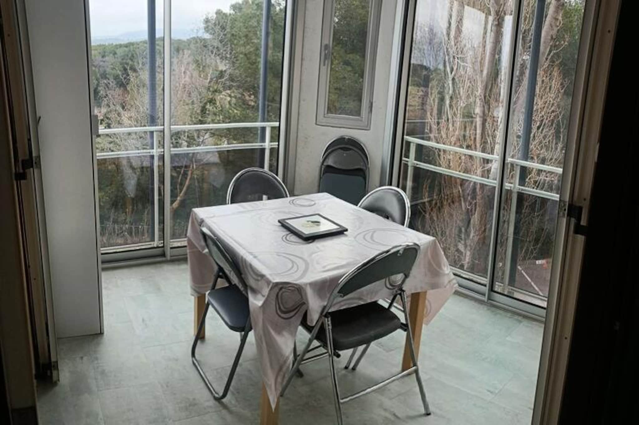 3 Rooms for 6 People
