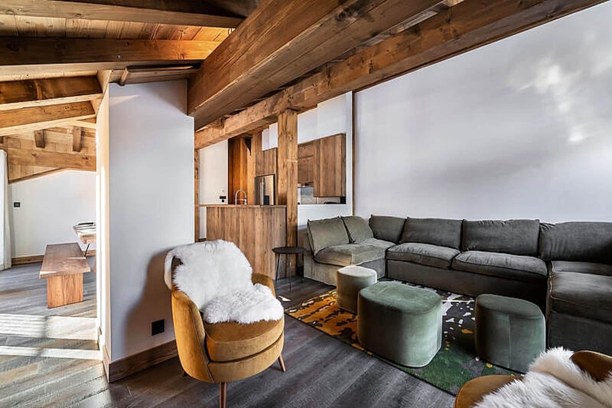 5 Rooms for 10 People