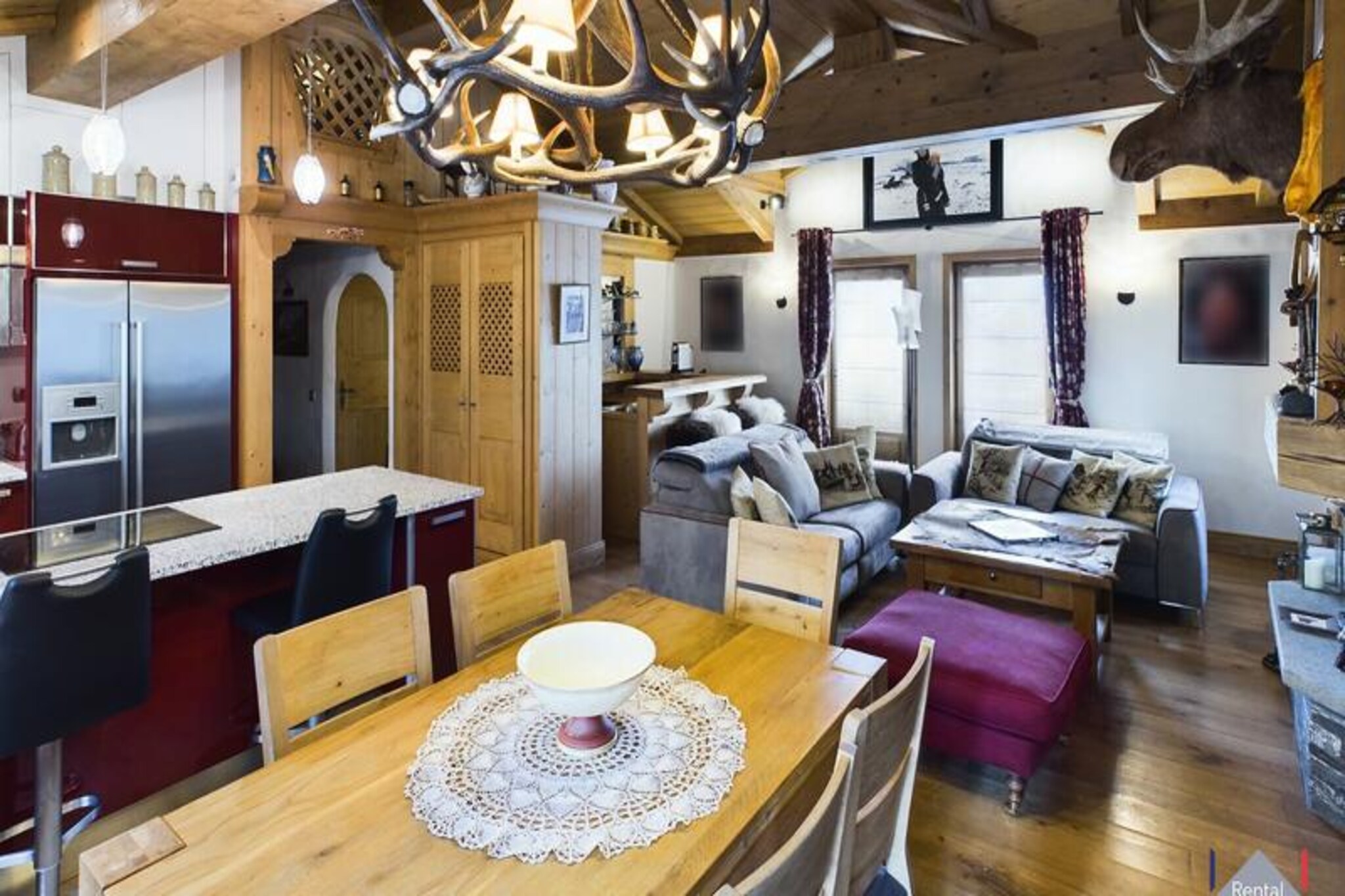 This charming 131m² apartment accommodates up to 6 people with 3 en-suite bedrooms, including two double beds and one twin bedroom. The property is not pet-friendly, ensuring a peaceful and quiet atmosphere. Guests can enjoy the cozy living room with a wood fireplace, perfect for relaxing after a day of skiing. The apartment also features a ski room, making it convenient for those looking to store their equipment.
Ideally located in the center of Courchevel 1850, the apartment is just a short walk (200 meters) from the snow front and luxury boutiques. The area offers access to chic restaurants, cafes, and high-end shops, making it a prime location for both ski enthusiasts and those looking to indulge in the luxury offerings of the resort. The nearby ski lifts are easily accessible, ensuring that your time on the slopes is stress-free.
The apartment includes a fully equipped open kitchen, a bar area, and a spacious dining room, ideal for enjoying meals with family and friends. There is a laundry room for convenience, and the three bathrooms are all en-suite, ensuring privacy for all guests. A balcony is also available to enjoy the stunning views of the surrounding area.