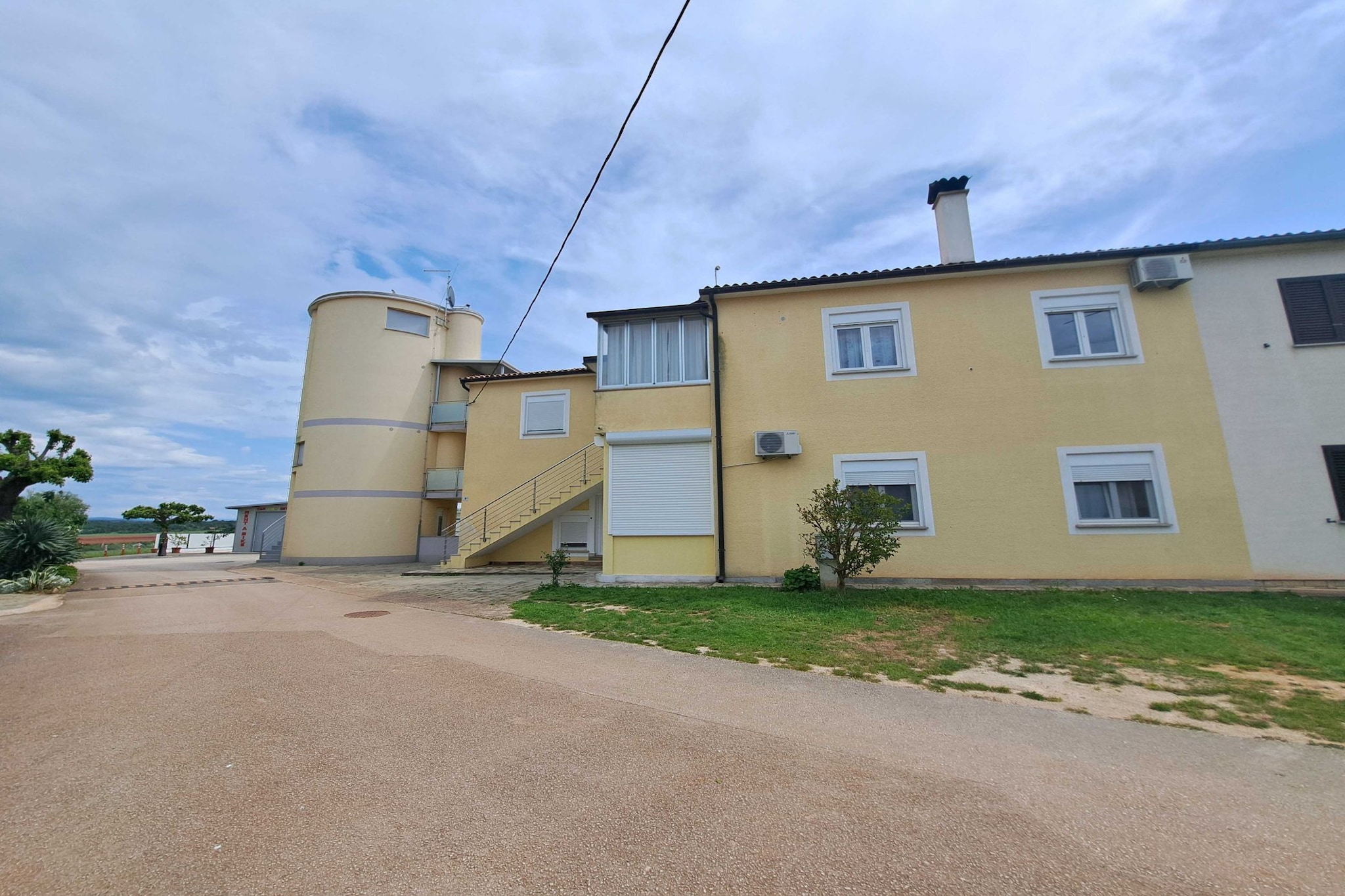 Spacious Urban Retreat Apartment with Terrace - Two Bedroom Apartment with Terrace-Outdoor