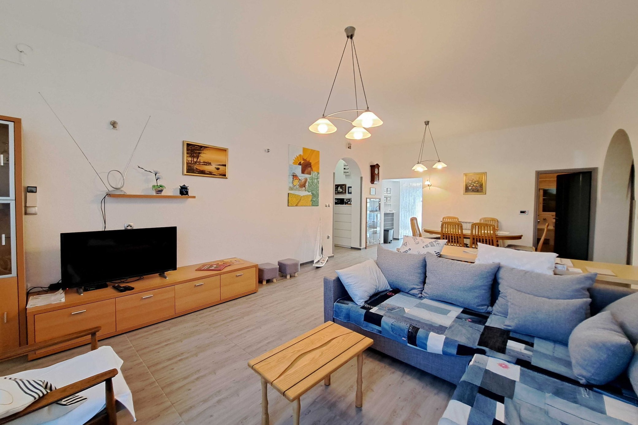 Spacious Urban Retreat Apartment with Terrace - Two Bedroom Apartment with Terrace-Living room