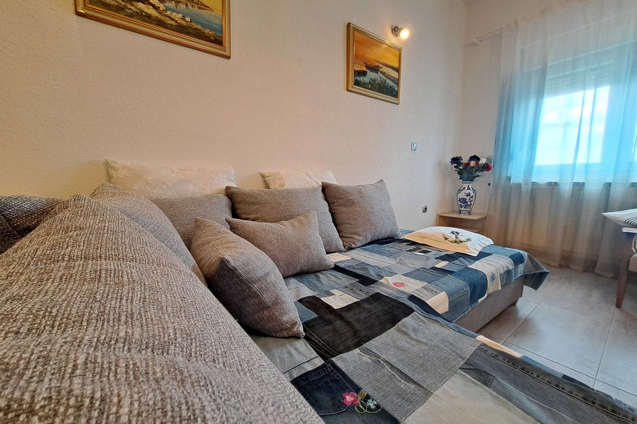 Spacious Urban Retreat Apartment with Terrace - Two Bedroom Apartment with Terrace-Living room