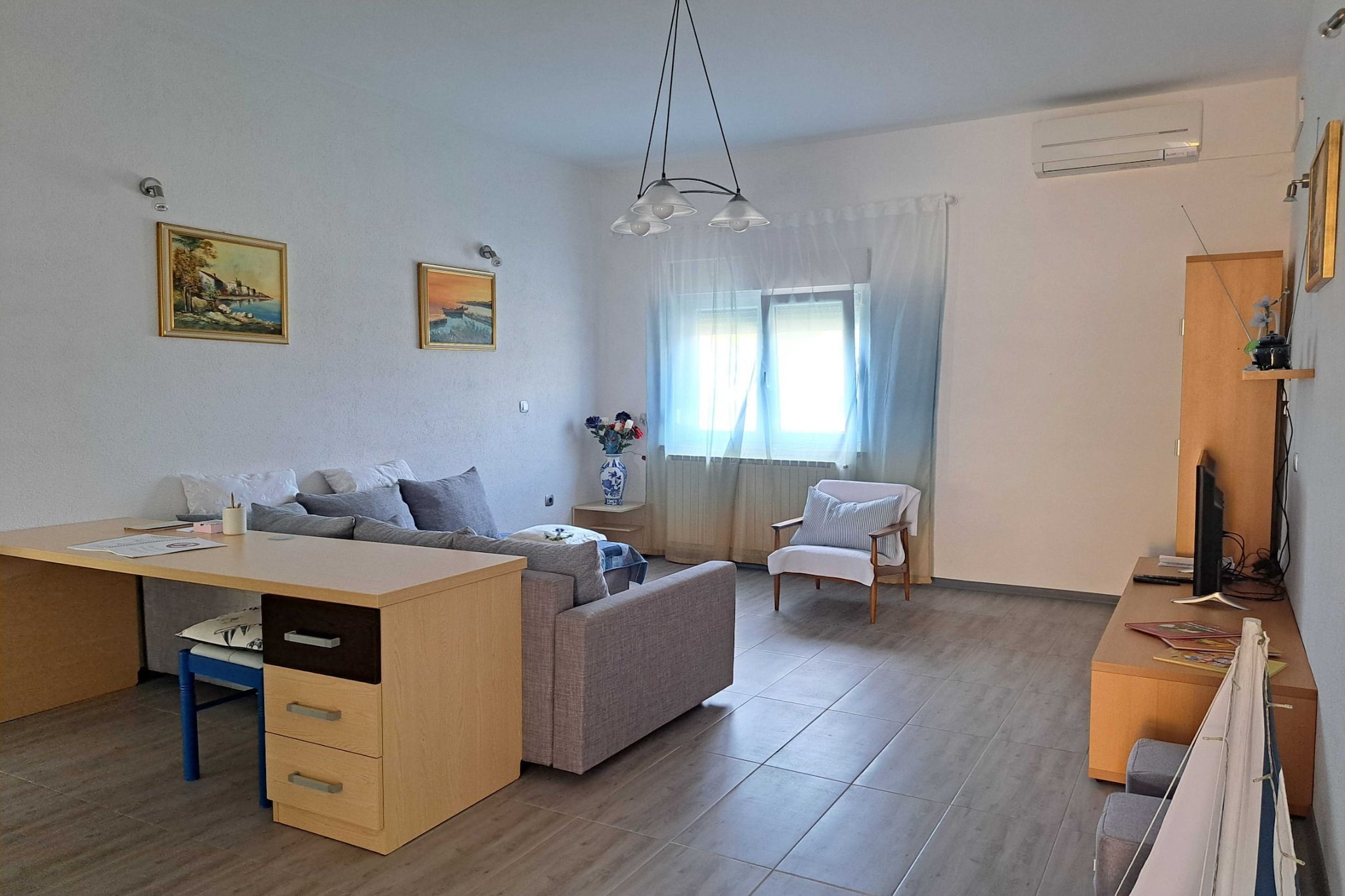 Spacious Urban Retreat Apartment with Terrace - Two Bedroom Apartment with Terrace-Living room