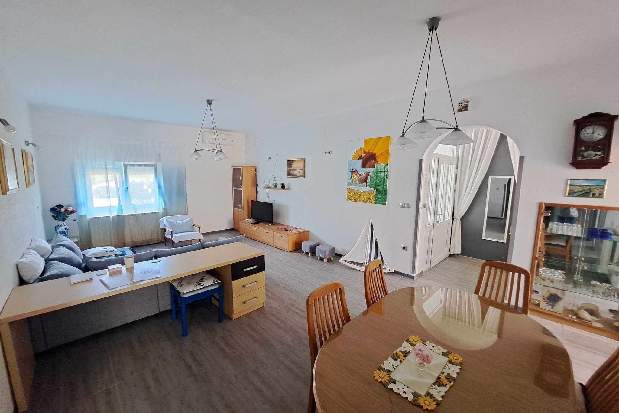 Spacious Urban Retreat Apartment with Terrace - Two Bedroom Apartment with Terrace-Living room