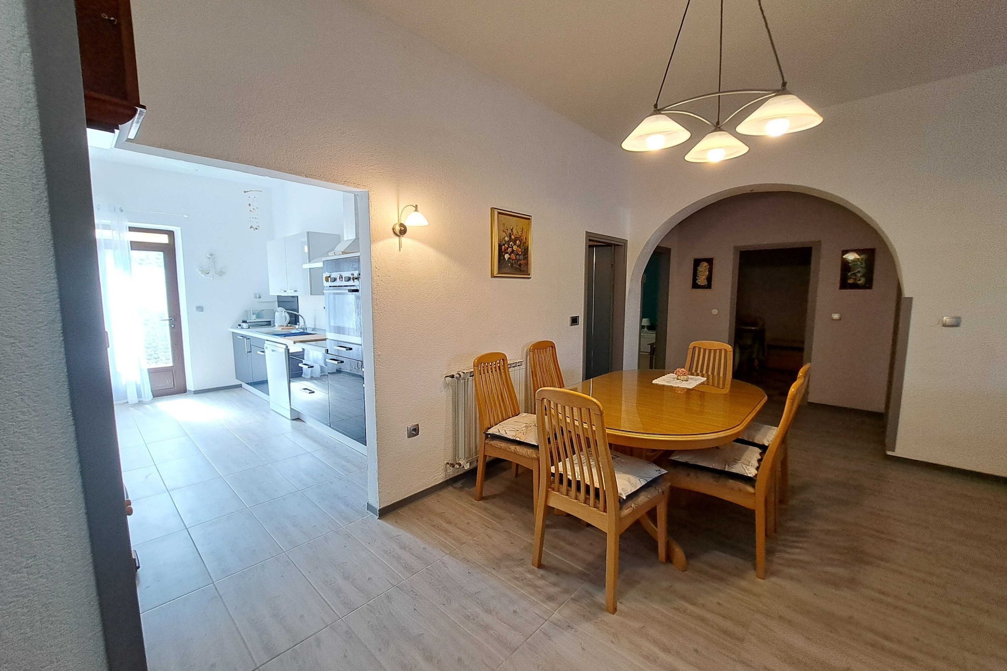 Spacious Urban Retreat Apartment with Terrace - Two Bedroom Apartment with Terrace-Dining room
