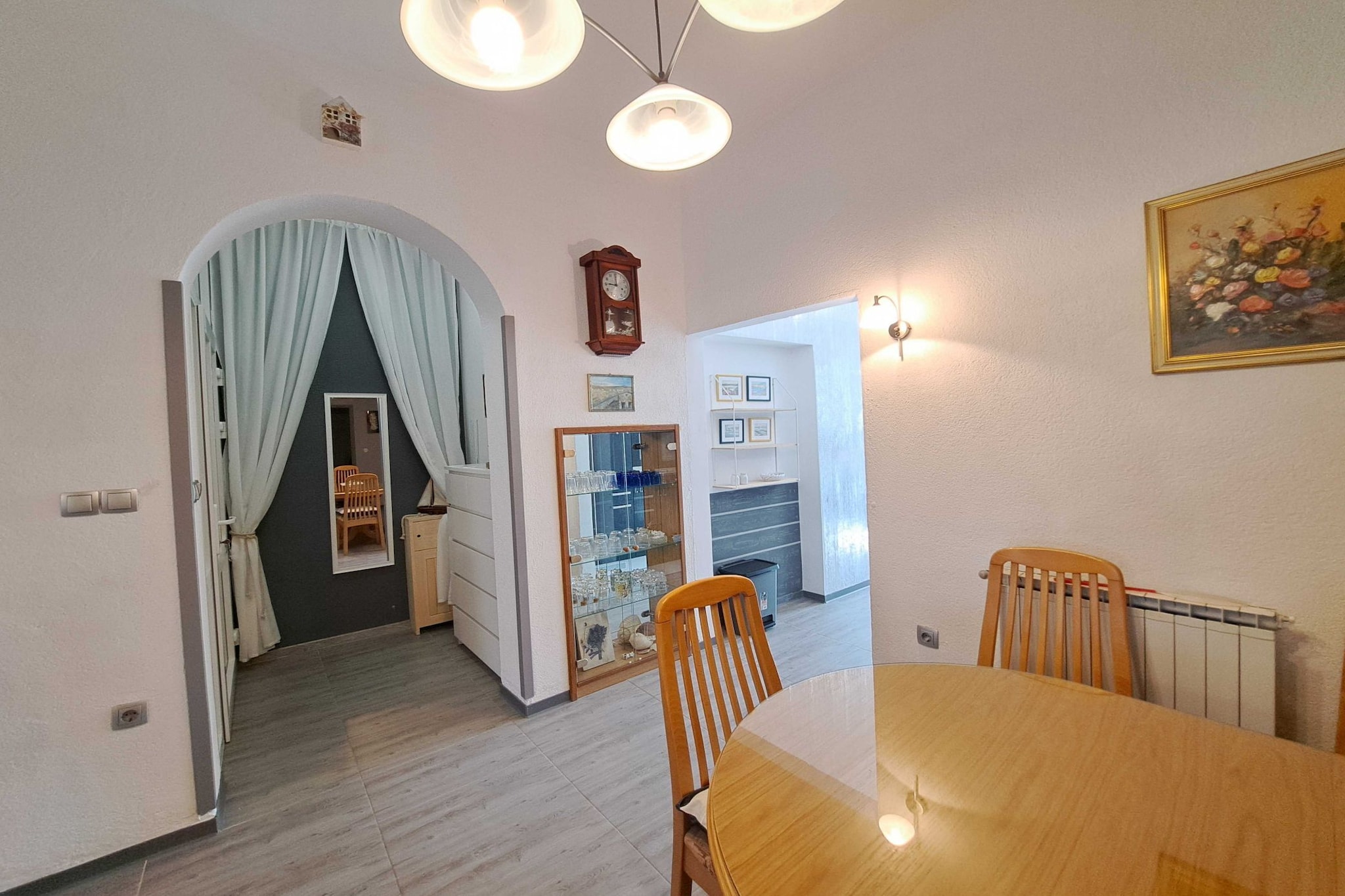 Spacious Urban Retreat Apartment with Terrace - Two Bedroom Apartment with Terrace-Dining room