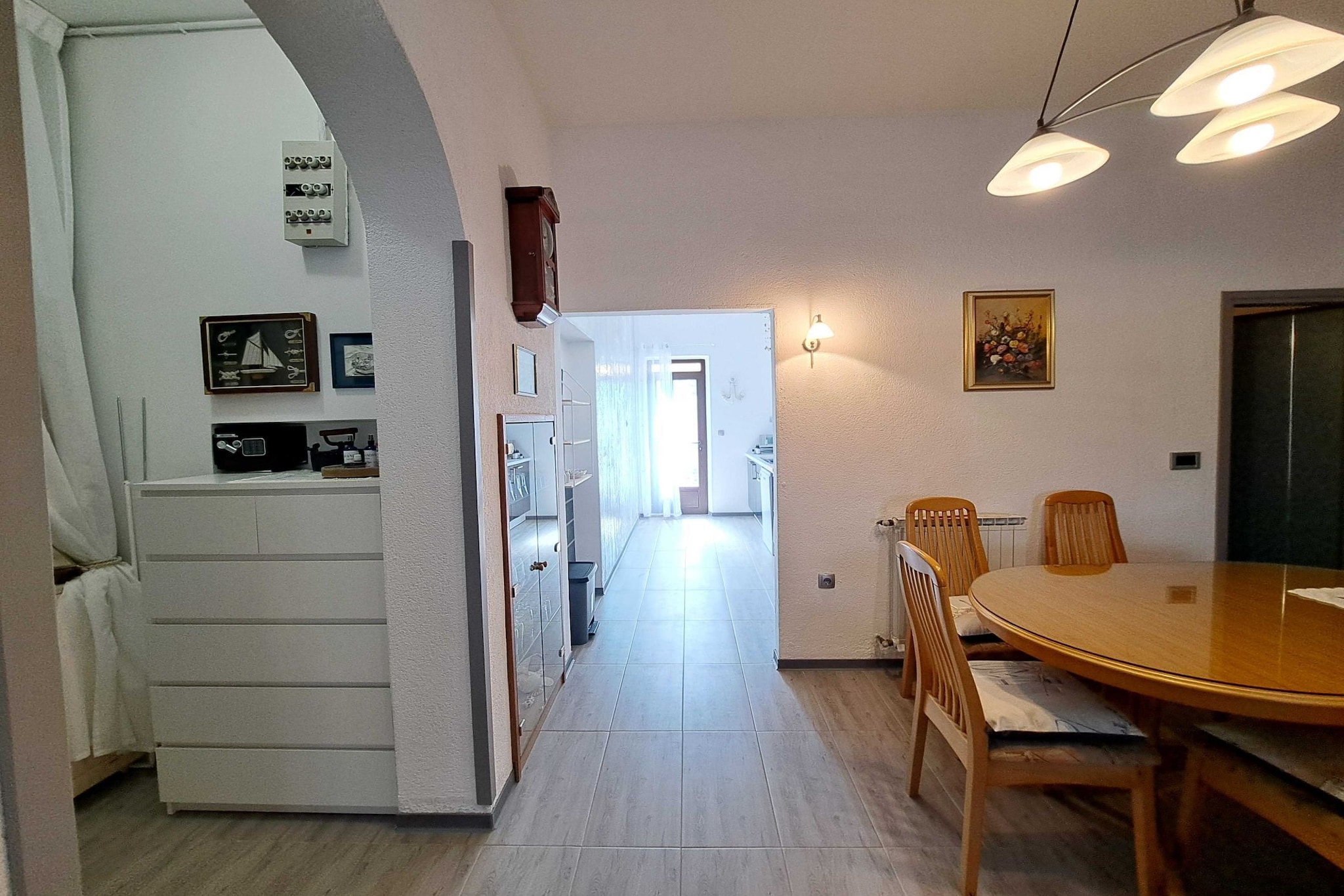 Spacious Urban Retreat Apartment with Terrace - Two Bedroom Apartment with Terrace-Dining room