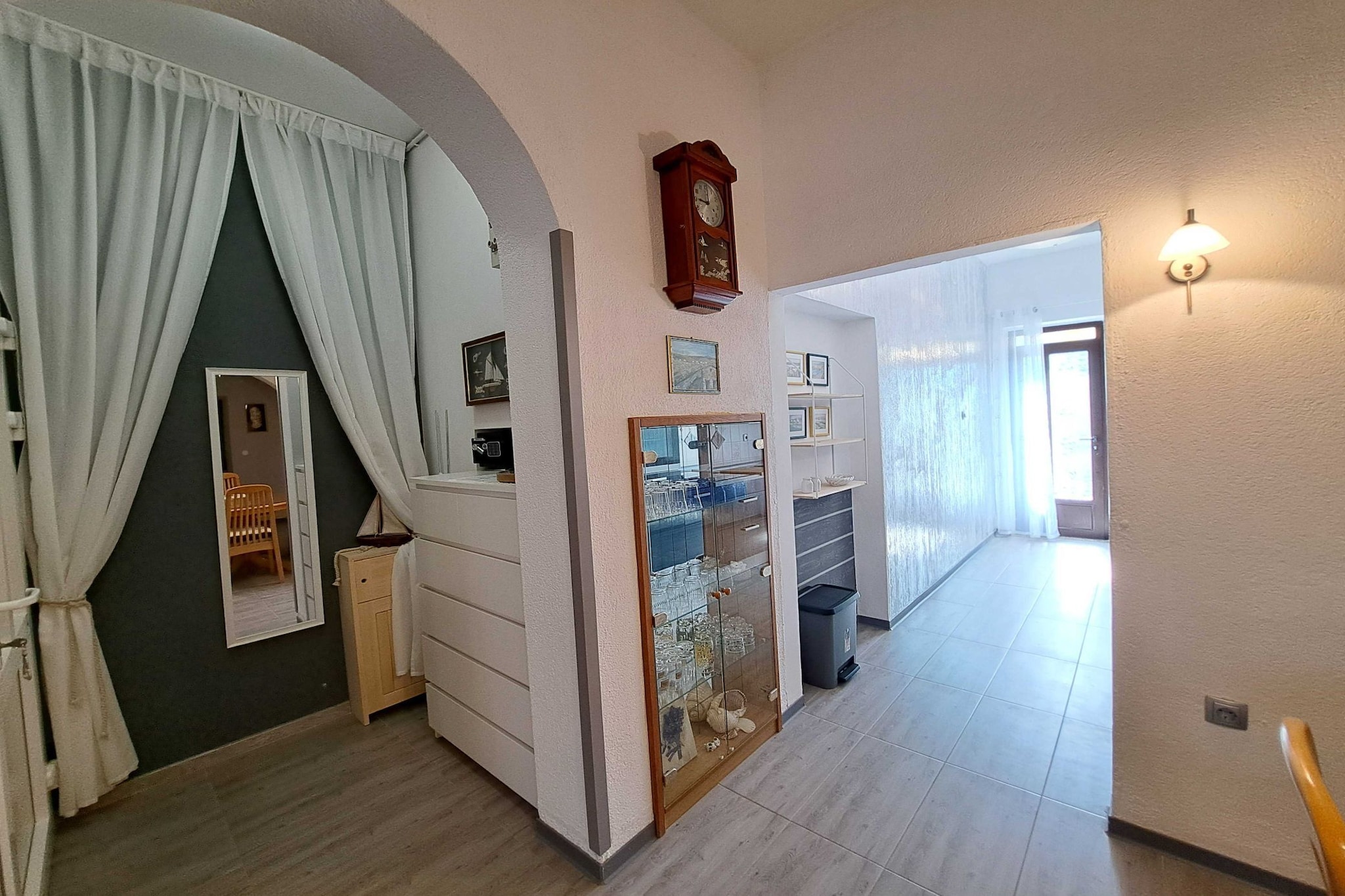 Spacious Urban Retreat Apartment with Terrace - Two Bedroom Apartment with Terrace-Indoor
