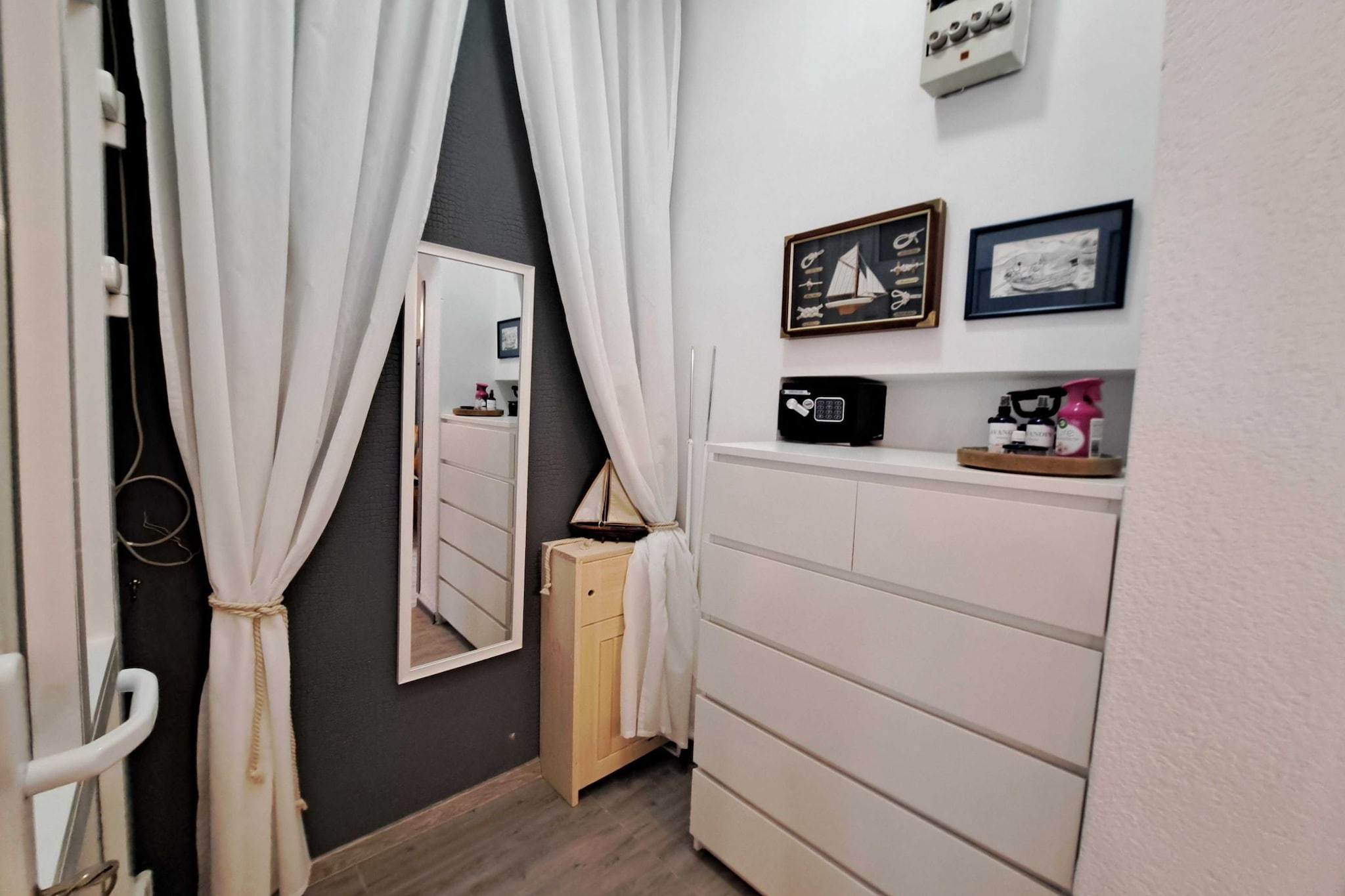 Spacious Urban Retreat Apartment with Terrace - Two Bedroom Apartment with Terrace-Indoor