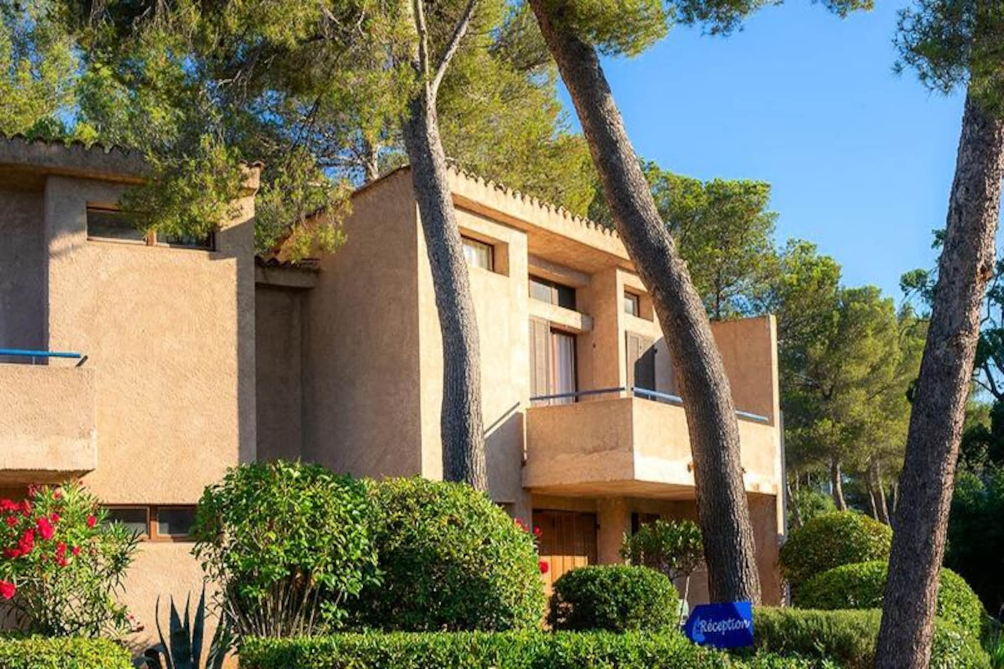 This charming apartment offers a cozy retreat in the heart of Saint-Raphaël. It features a comfortable living room with a sofa bed, making it perfect for up to four guests. The unit also includes a closed cabin area with two single bunk beds, ideal for children or small groups. The accommodation is pet-friendly, with pets allowed for an additional charge, making it suitable for those traveling with their furry companions. For added comfort, a private bathroom or shower and a WC are included. Guests can relax on their balcony or terrace, enjoying the peaceful atmosphere of the surrounding green area.
The property is located near some of Saint-Raphaël’s best attractions, making it easy to explore the area. You’ll find beautiful beaches just a short distance away, perfect for soaking up the sun or engaging in water sports. The town’s lively center boasts charming cafés and local markets where visitors can experience the authentic flavors of the Côte d’Azur. Nearby hiking trails, mountain biking routes, and outdoor sports facilities like tennis and archery provide plenty of options for those seeking adventure.
Inside, the apartment is fully equipped for a self-sufficient stay. It comes with a kitchenette that allows guests to prepare their meals with ease. The property also offers a range of amenities including an outdoor heated swimming pool, available from June to October, and a sauna available for an extra charge. Additionally, the apartment features a television for entertainment and an option to rent bed and bathroom linen, ensuring comfort throughout your stay.