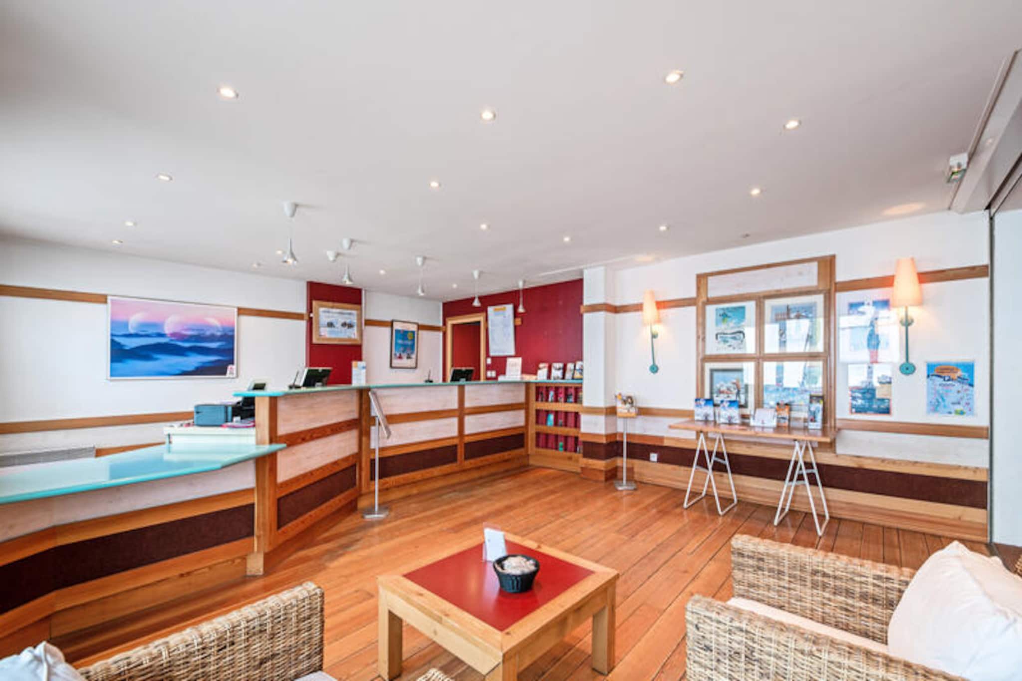 This well-equipped apartment offers a comfortable stay for up to four guests, featuring a living room with a sofa bed and a cabin area with two bunk beds. The bedroom includes two single beds, making it ideal for families or small groups. The property is pet-friendly, with an additional charge, and provides convenient amenities such as an assigned underground parking space, a ski locker, and a balcony with mountain views. Enjoy modern comforts including a television, and relax with the comfort of a maintained space, perfect for a vacation in the Pyrenees.

Located just 1km from the resort center, the apartment provides easy access to a variety of outdoor activities, including skiing, hiking, and golf. Guests can explore nearby hiking trails with stunning views of the surrounding mountains, including routes leading to the iconic Col du Tourmalet. The area offers excellent options for cafes and local markets where visitors can enjoy delicious regional food and purchase souvenirs, ensuring a true mountain experience. The resort also features a fitness center, perfect for relaxation after an adventurous day.

Inside the apartment, a fully equipped kitchen area is open to the living room, providing convenience for preparing meals during your stay. The bathroom includes a bathtub, and there is a separate toilet for additional comfort. The apartment spans 36m², offering a cozy space for guests to relax and unwind. Additional services, including bed linens, towels, and end-of-stay cleaning, are available for an extra charge, ensuring that every detail of your stay is taken care of.



