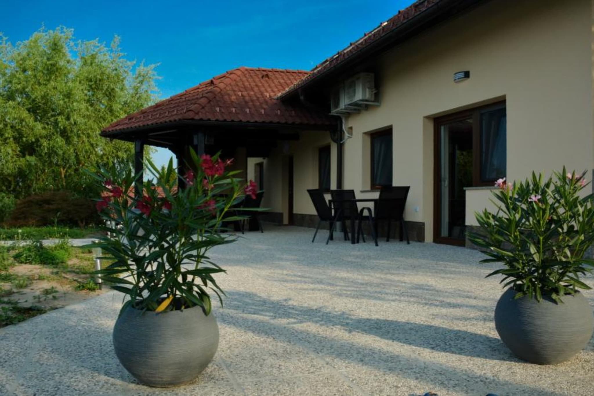 Zevnik Quiet Retreat with Stunning Views and Equestrian Activities - One Bedroom Apartment-Buitenlucht