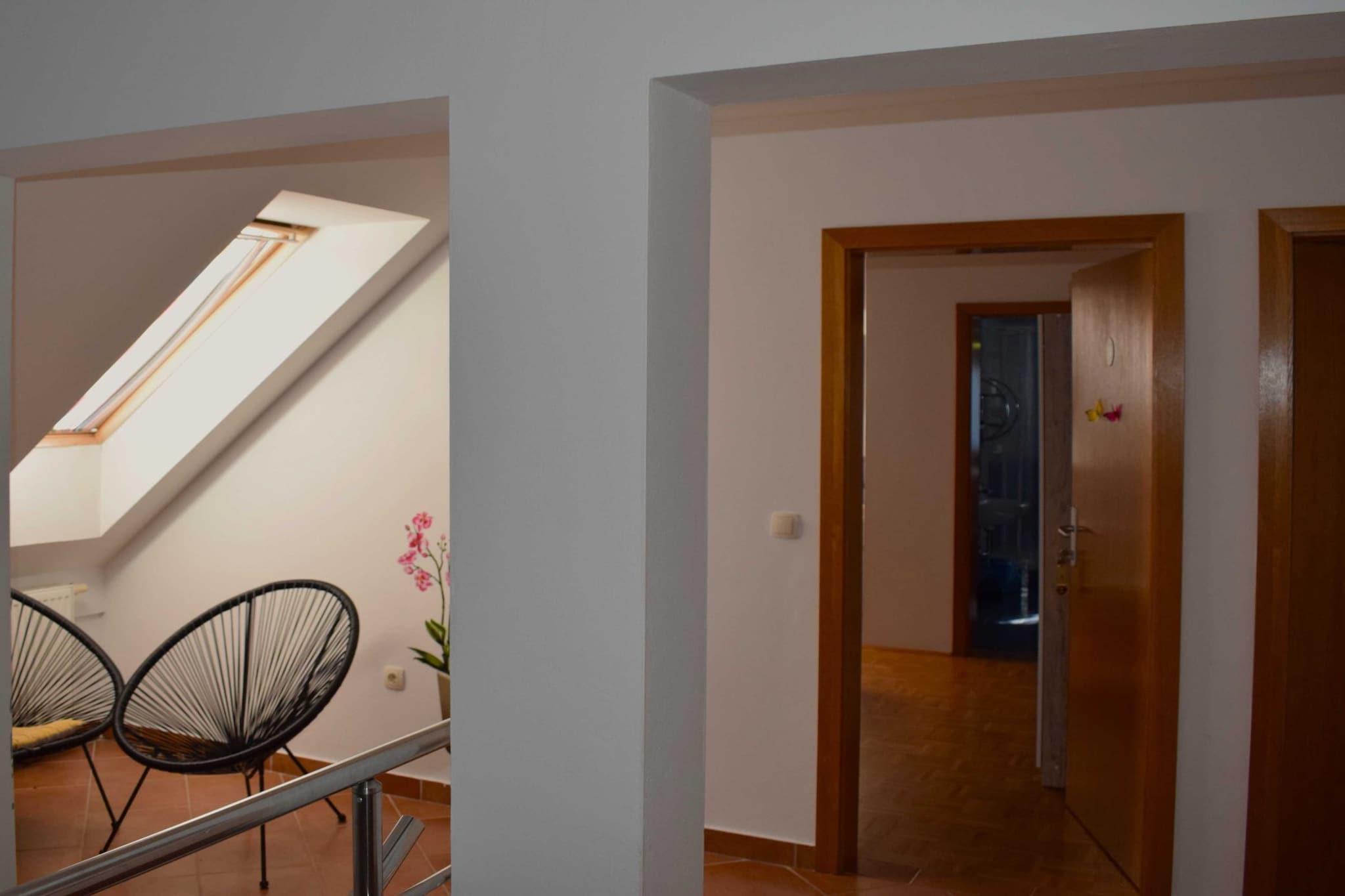 Zevnik Quiet Retreat with Stunning Views and Equestrian Activities - Triple Room with Private  Bathroom-Binnen