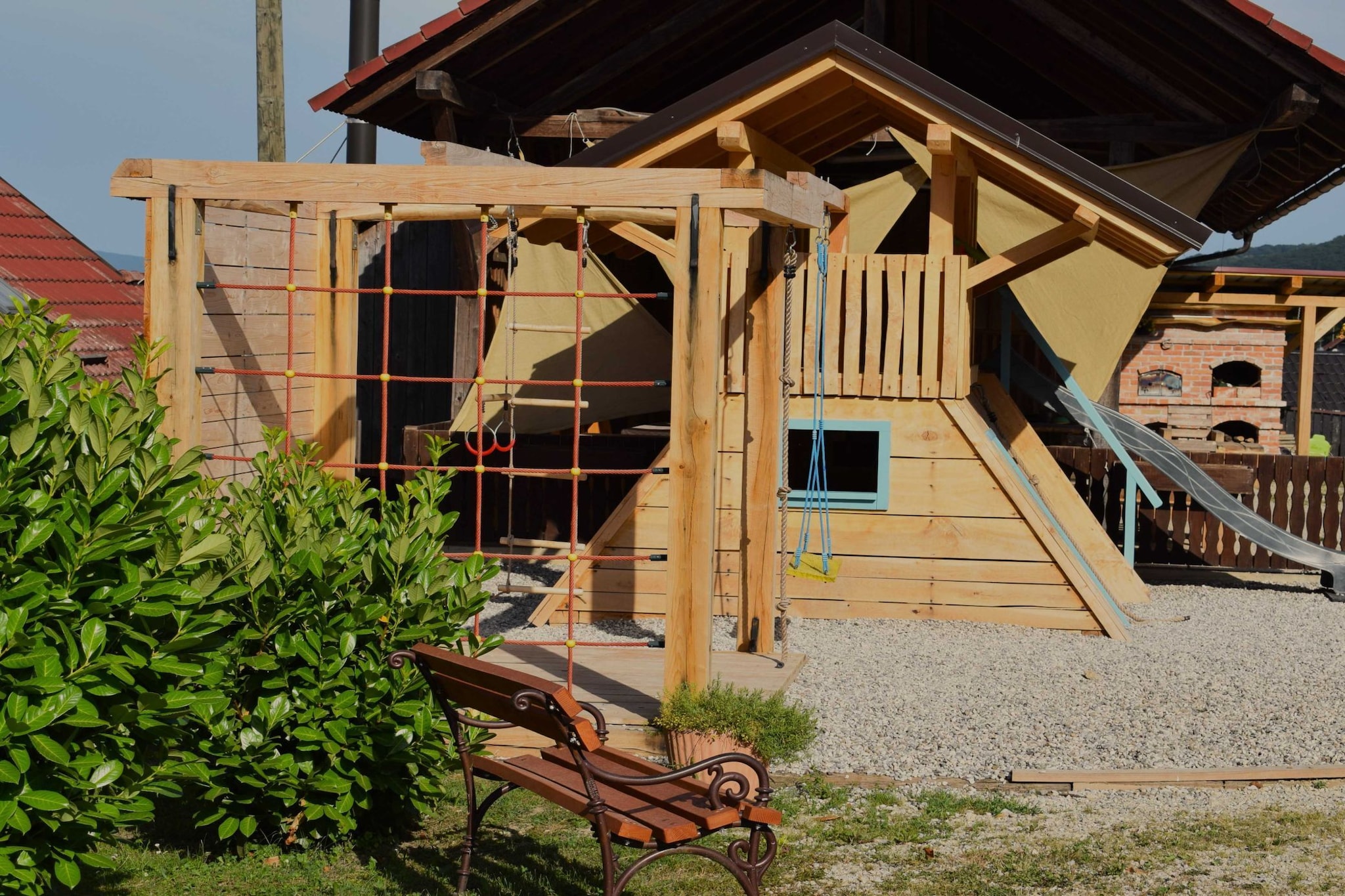 Zevnik Quiet Retreat with Stunning Views and Equestrian Activities - Family Room with Private Bathroom 8-Buitenlucht