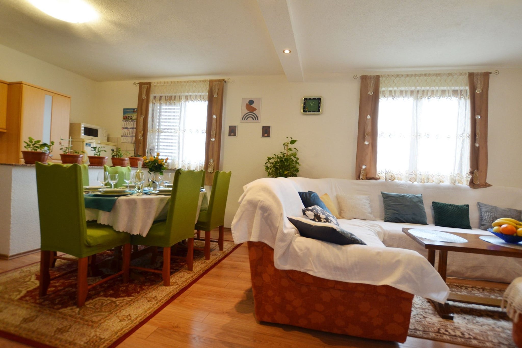 Zevnik Quiet Retreat with Stunning Views and Equestrian Activities - Family Room with Private Bathroom 8